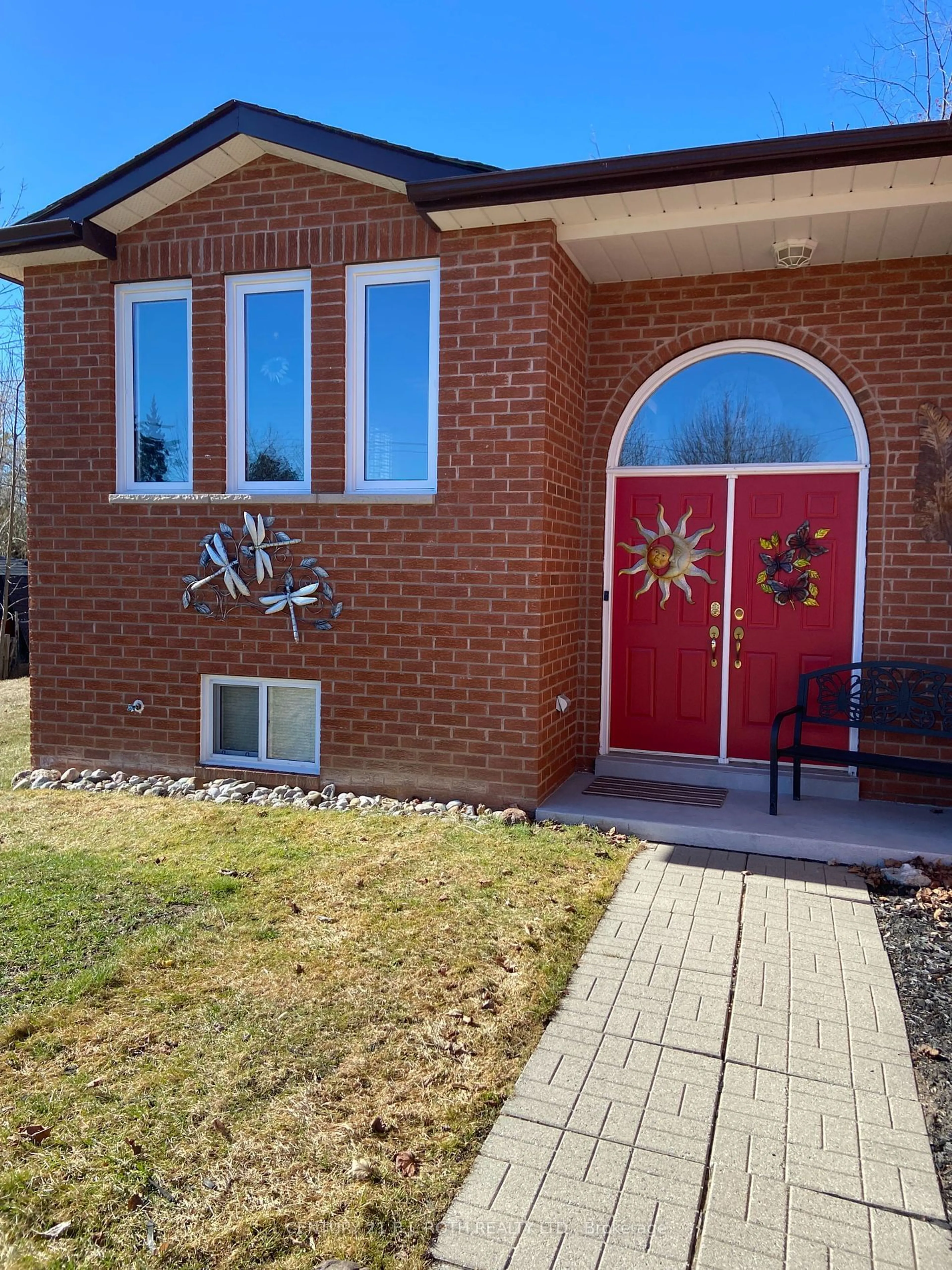 Home with brick exterior material for 4 Campbell Ave, Oro-Medonte Ontario L0L 1T0