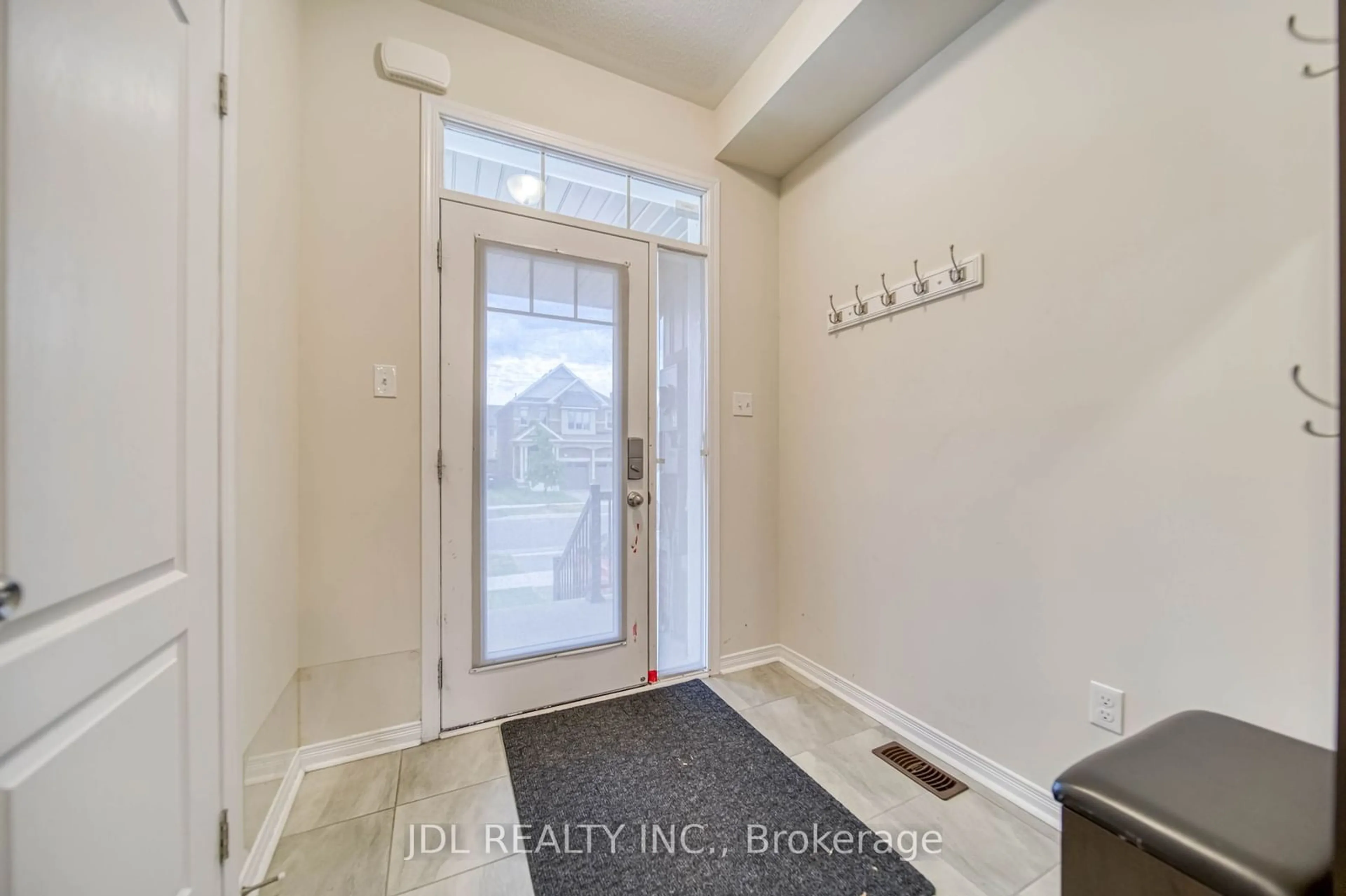 Indoor entryway for 48 Portland St, Collingwood Ontario L9Y 3Z6