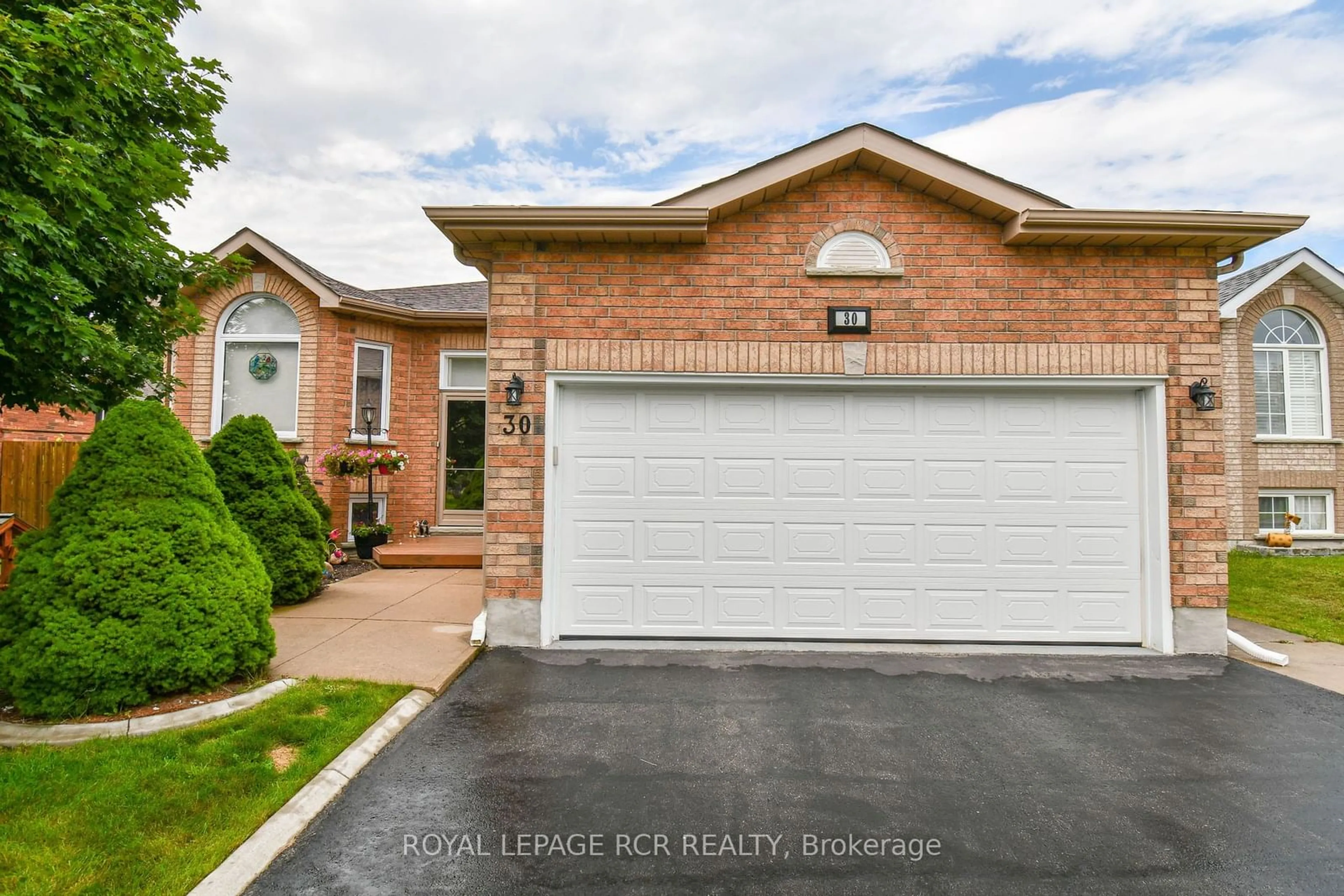 Frontside or backside of a home for 30 Marsellus Dr, Barrie Ontario L4N 8S6