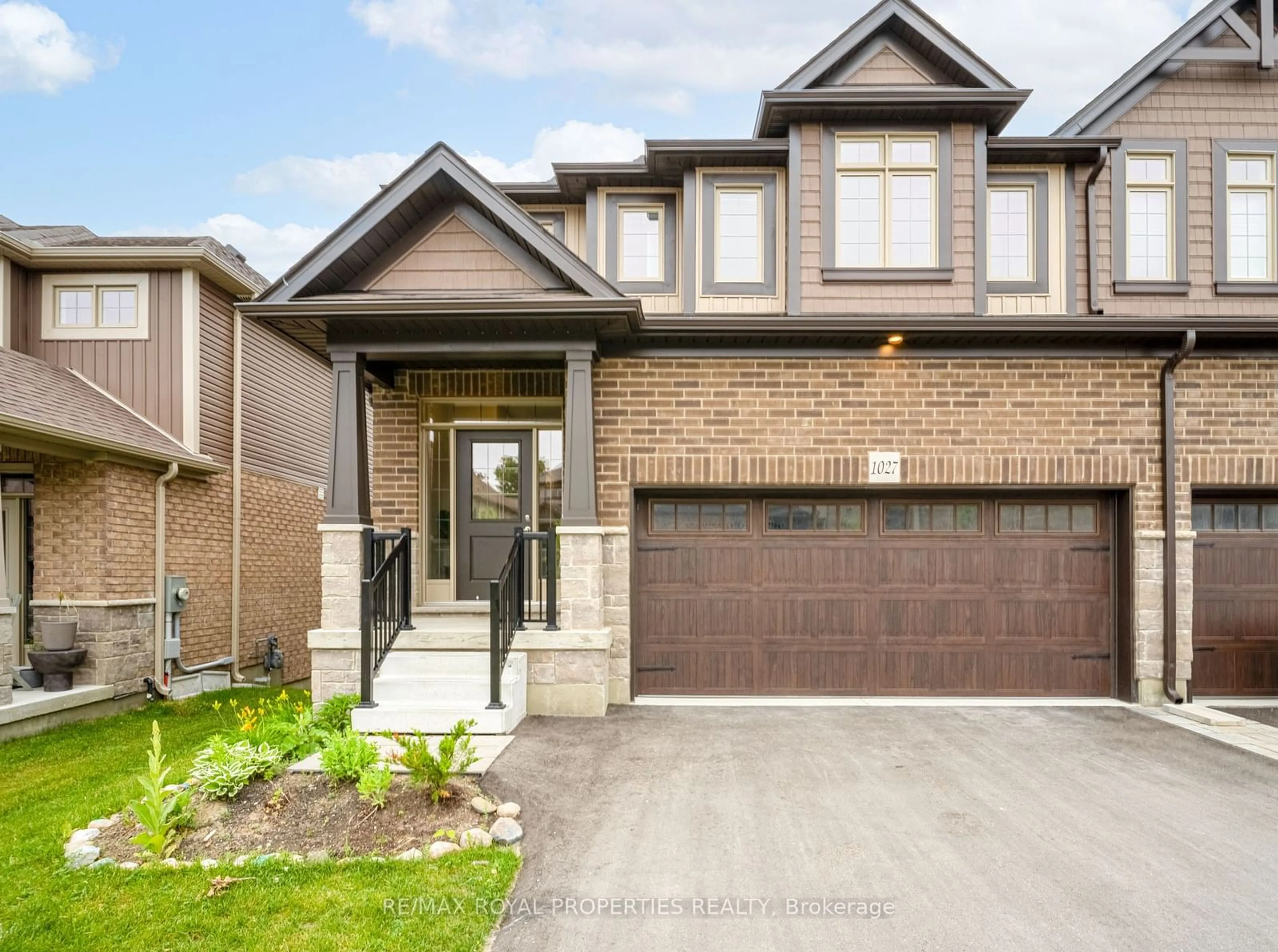 Home with brick exterior material for 1027 Wright Dr, Midland Ontario L4R 0E4