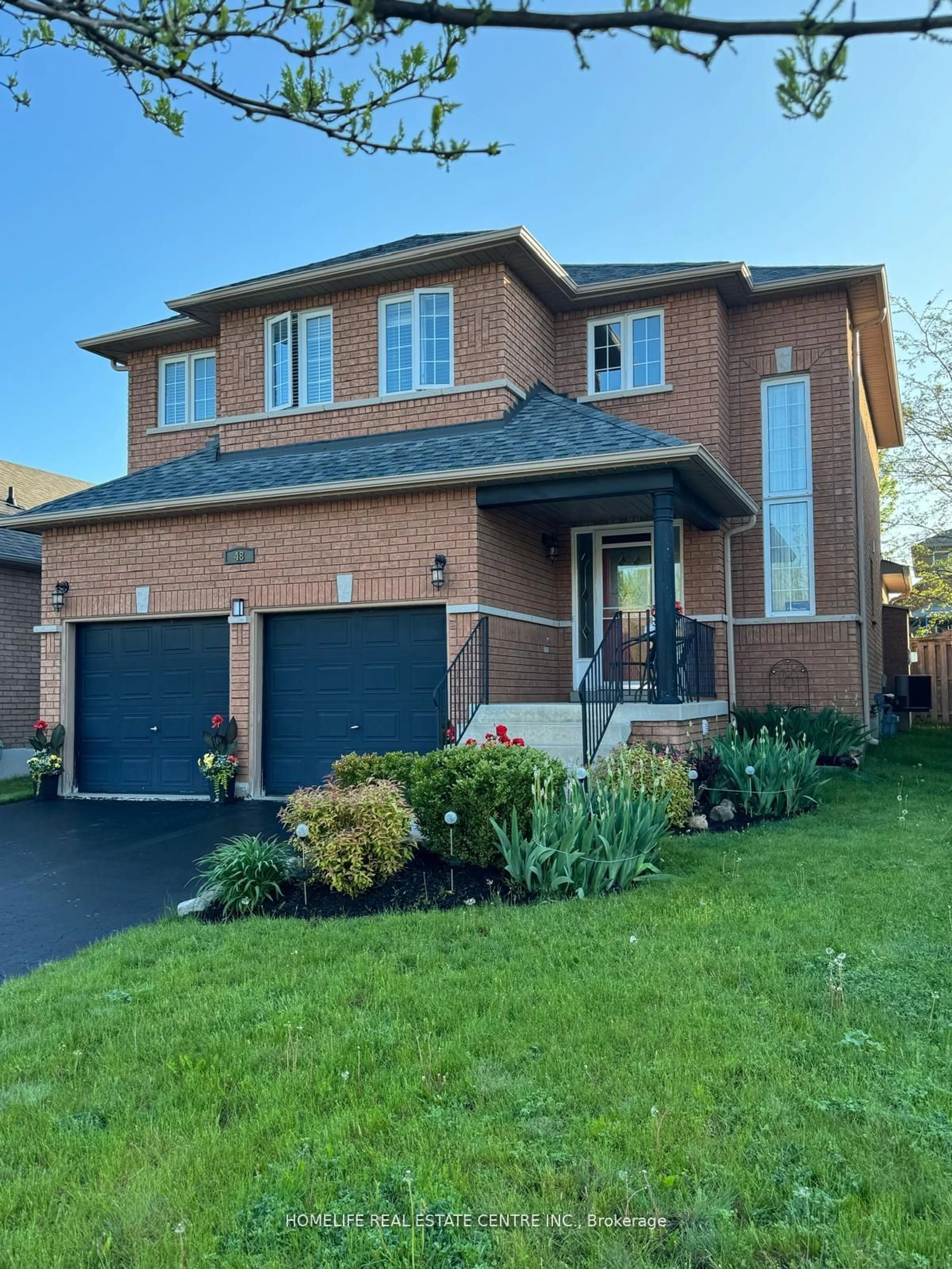 Home with brick exterior material for 48 Prince of Wales Dr, Barrie Ontario L4N 0T1