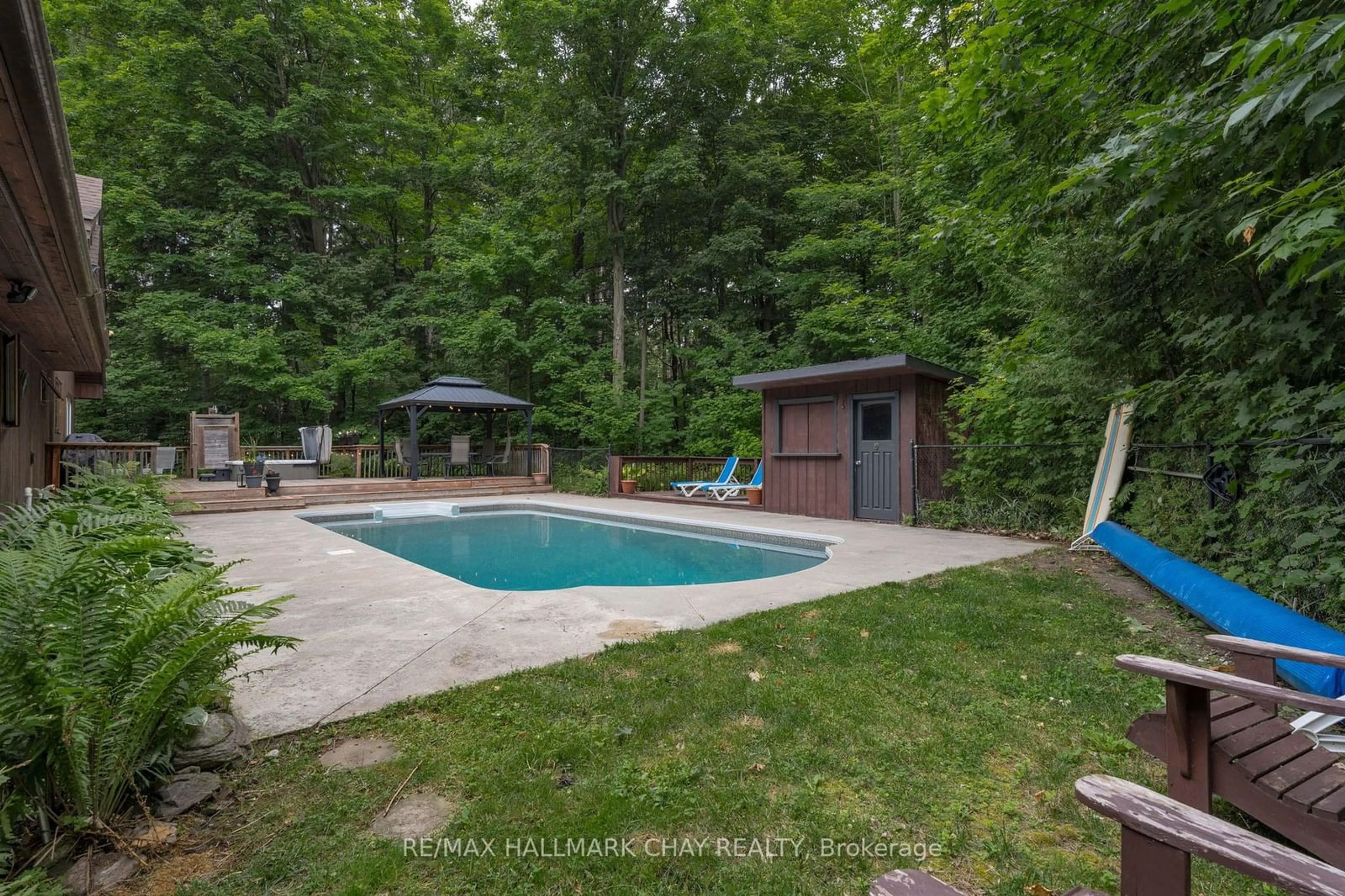 Indoor or outdoor pool for 22 Cathedral Pines Rd, Oro-Medonte Ontario L4M 4Y8