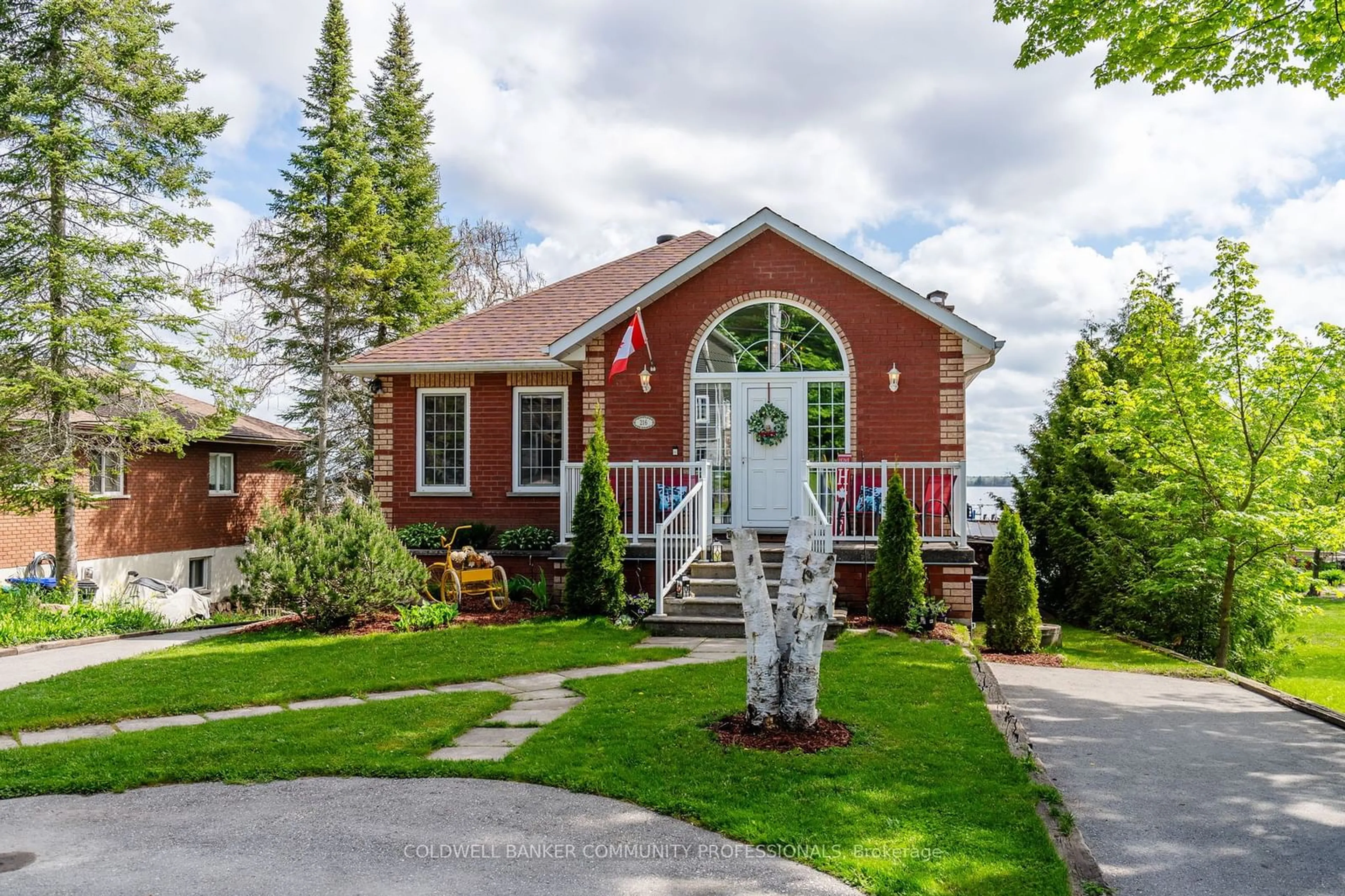 Frontside or backside of a home for 216 Robins Point Rd, Tay Ontario L0K 2A0