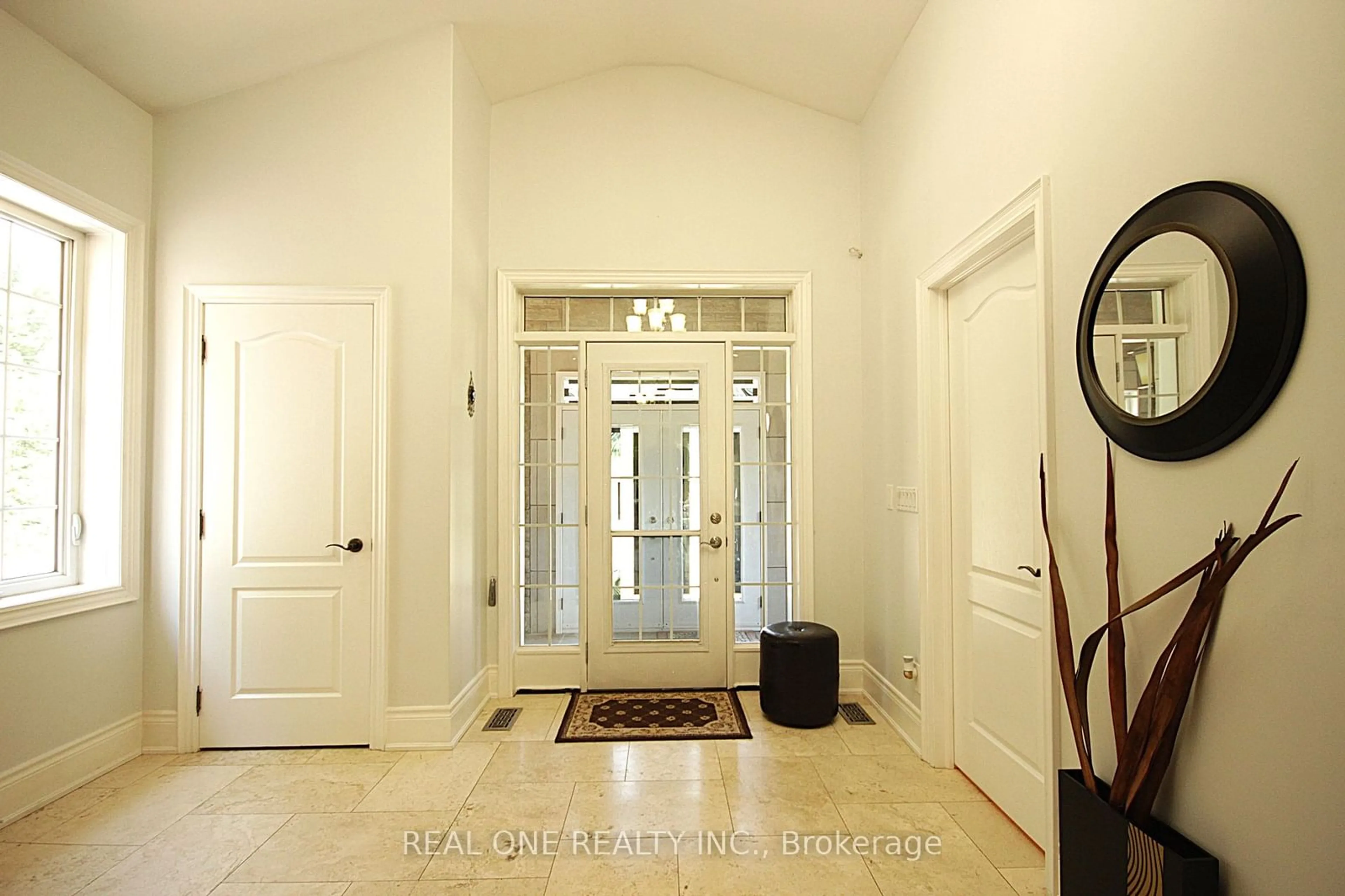 Indoor entryway for 9 Tucson Rd, Tiny Ontario L9M 0B6