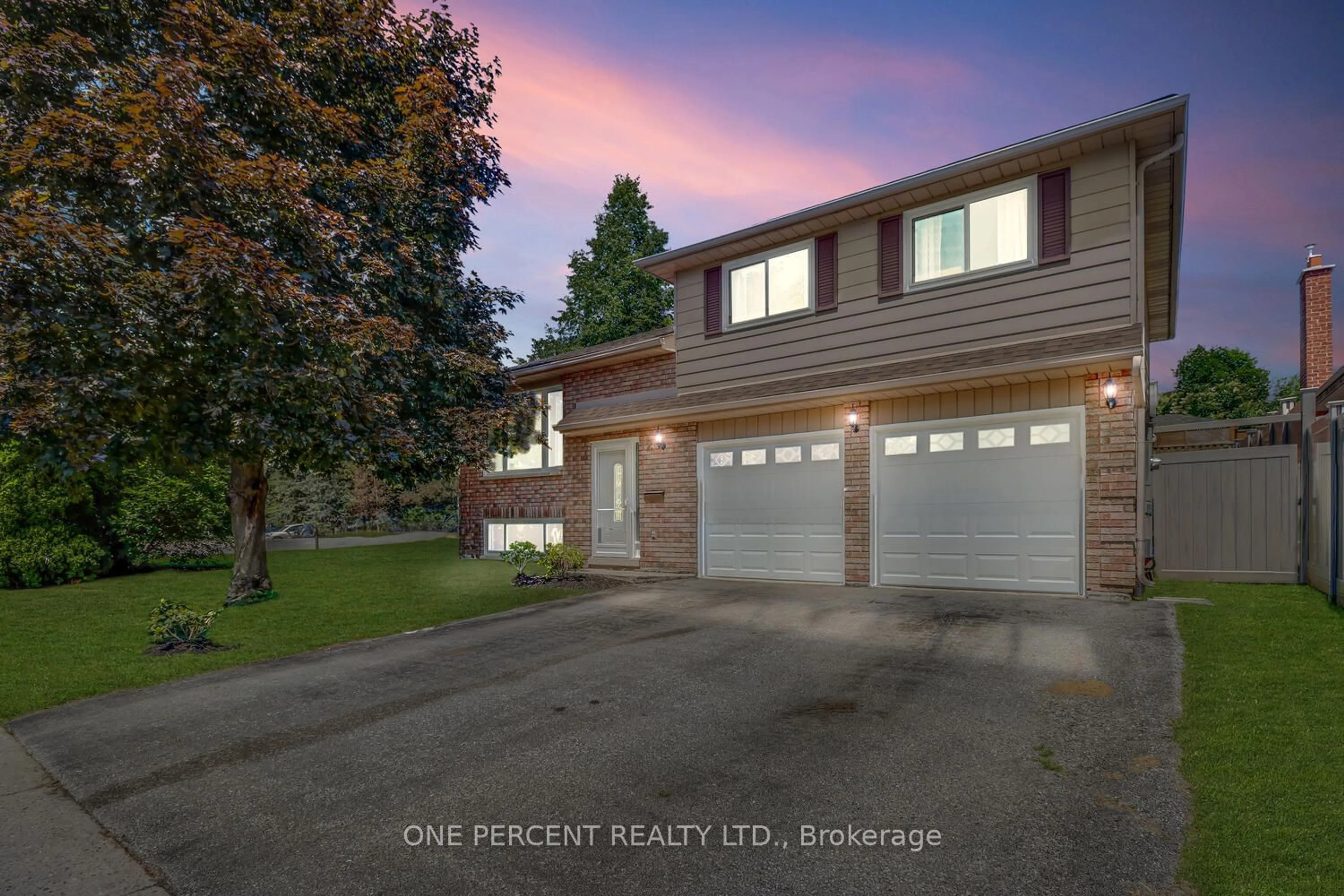 Frontside or backside of a home for 2 Carmichael Crt, Orillia Ontario L3V 7R6