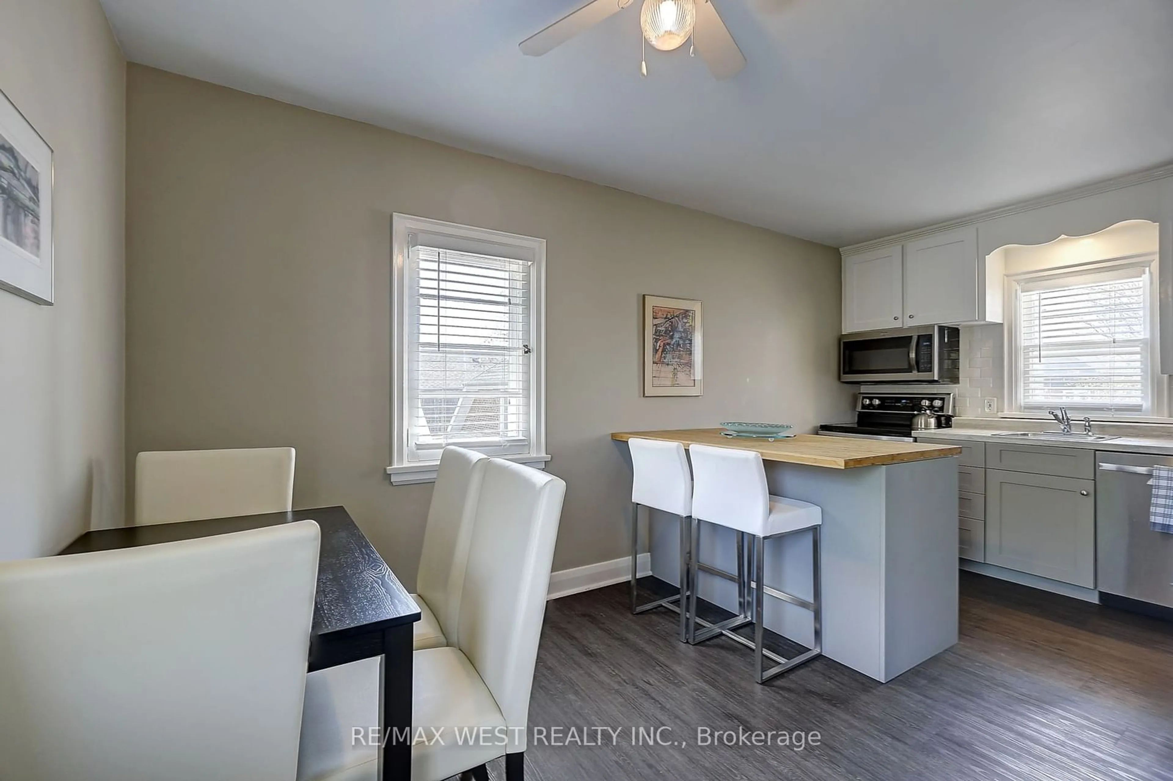 Open concept kitchen, unknown for 15 Parkside Dr #2, Barrie Ontario L4N 1W7