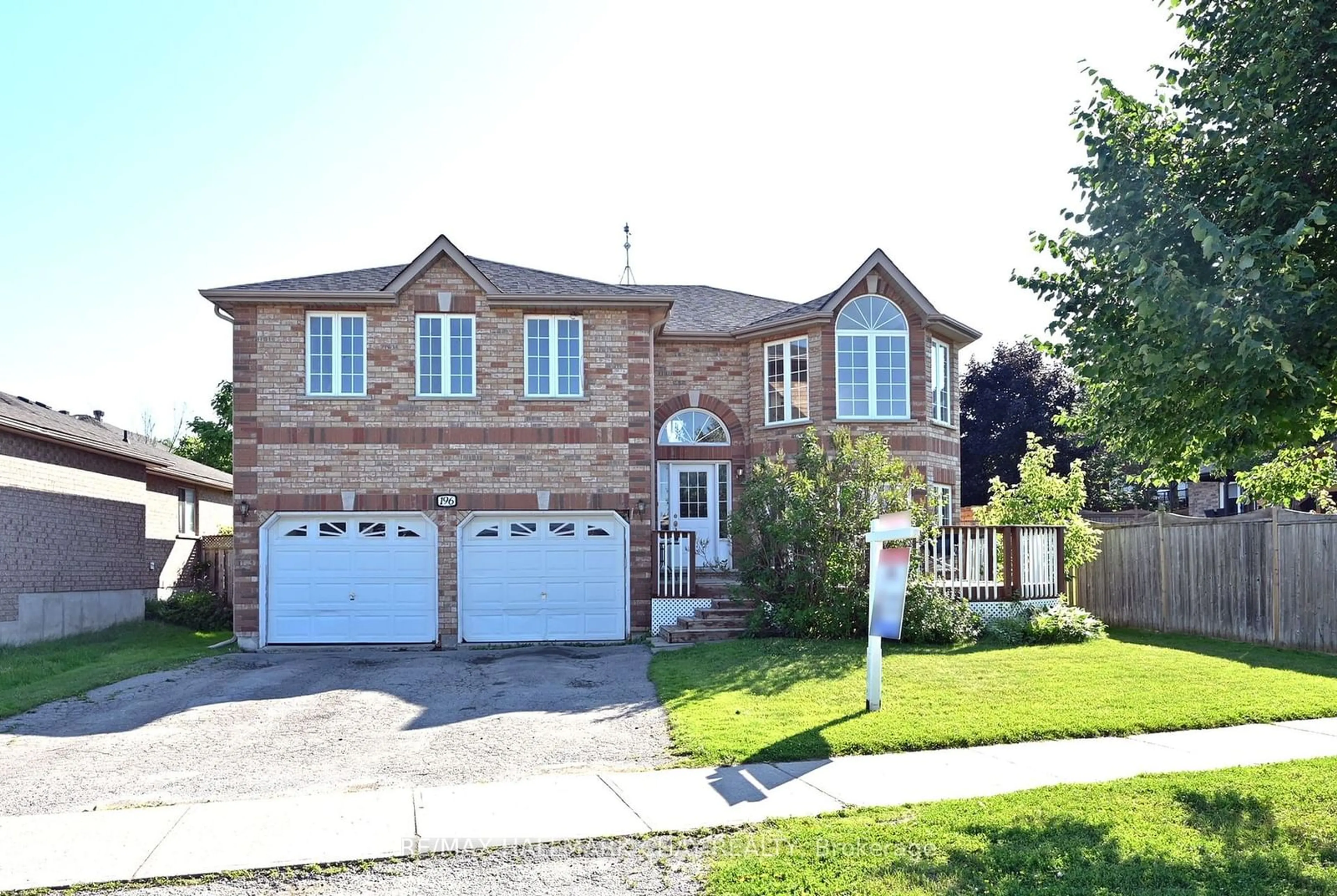 Frontside or backside of a home for 196 Golden Meadow Rd, Barrie Ontario L4N 9R4