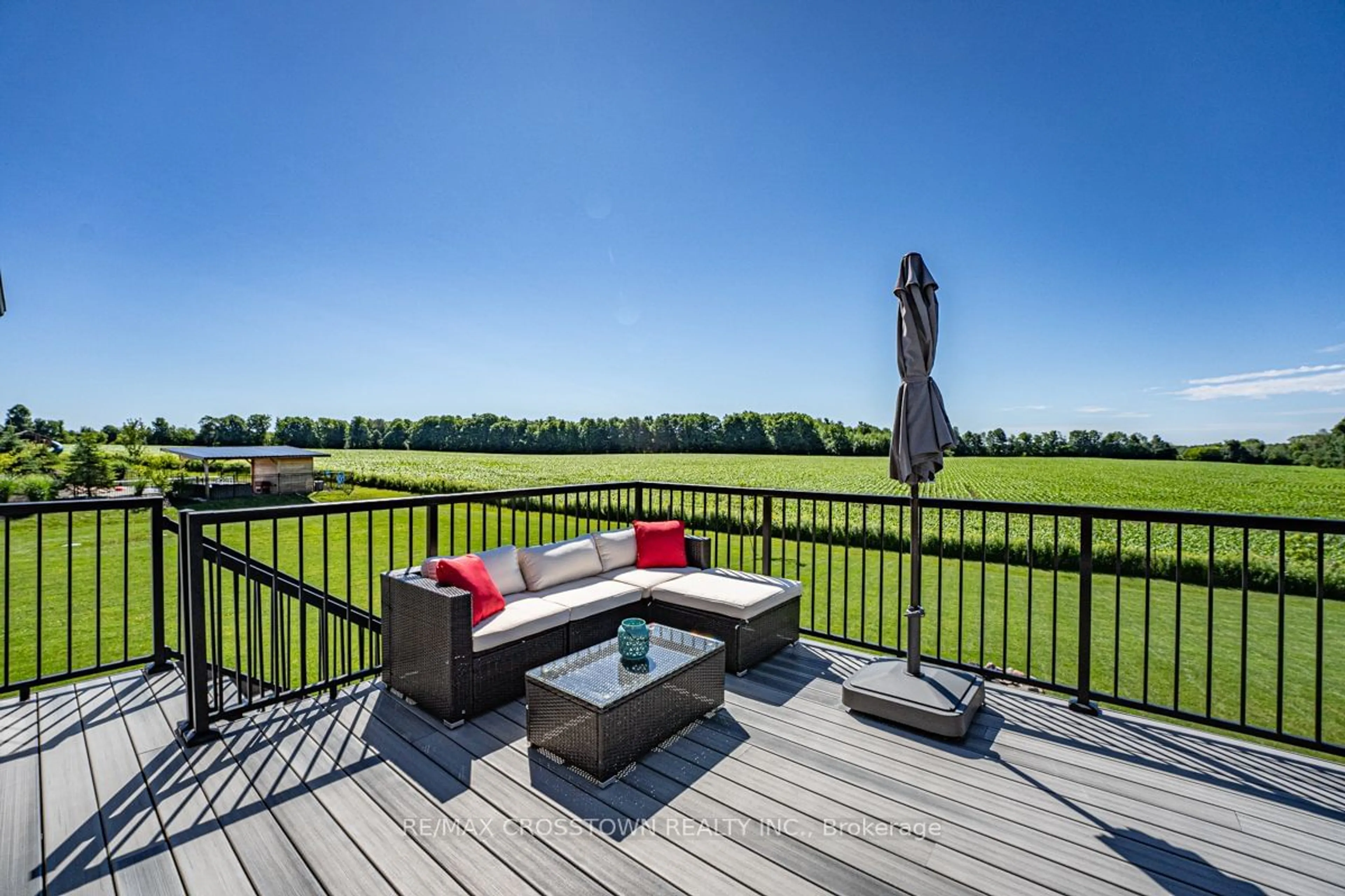 Patio for 15 Best Crt, Oro-Medonte Ontario L0L 2L0