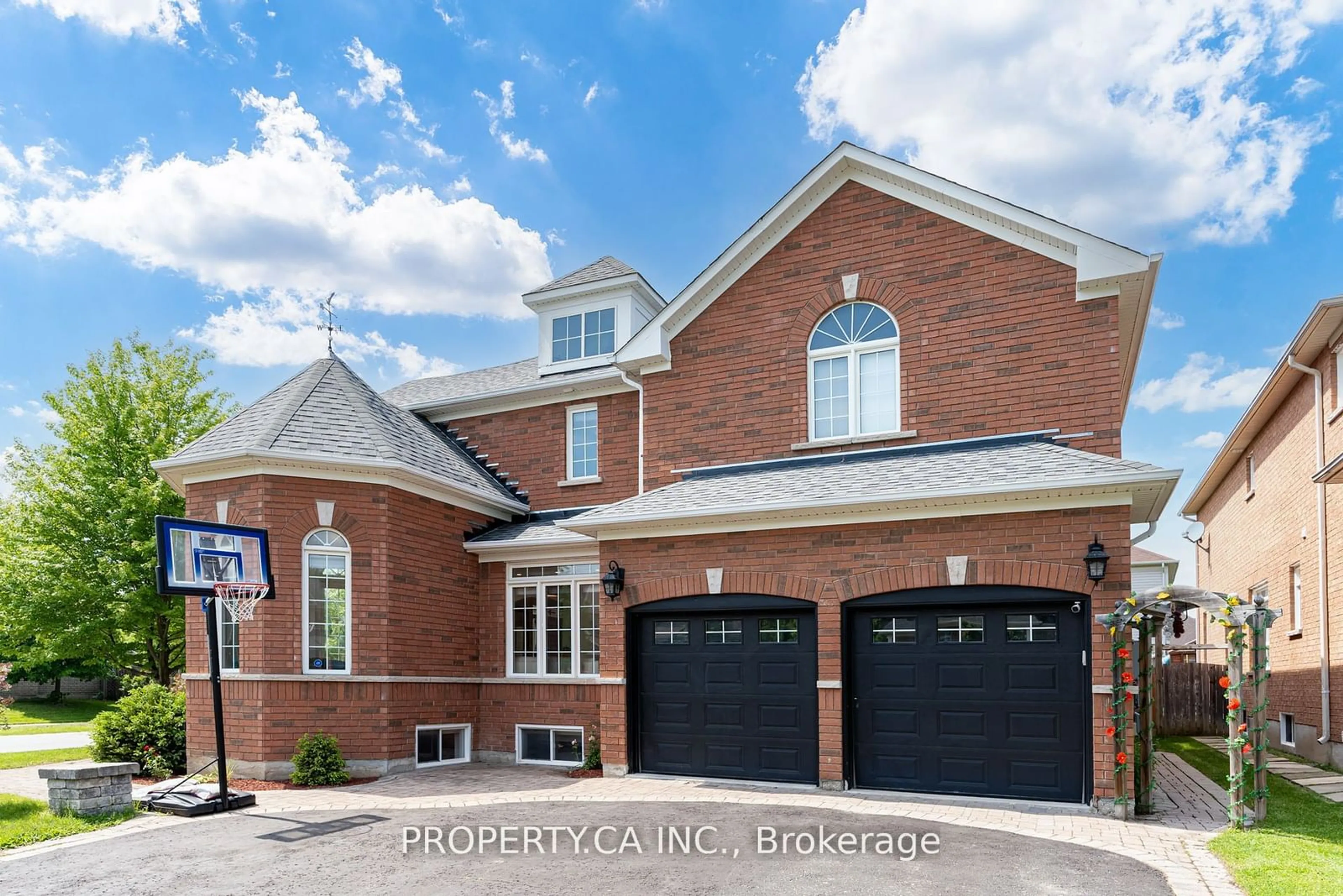 Home with brick exterior material for 3 Stuart Ave, Barrie Ontario L4M 0A1