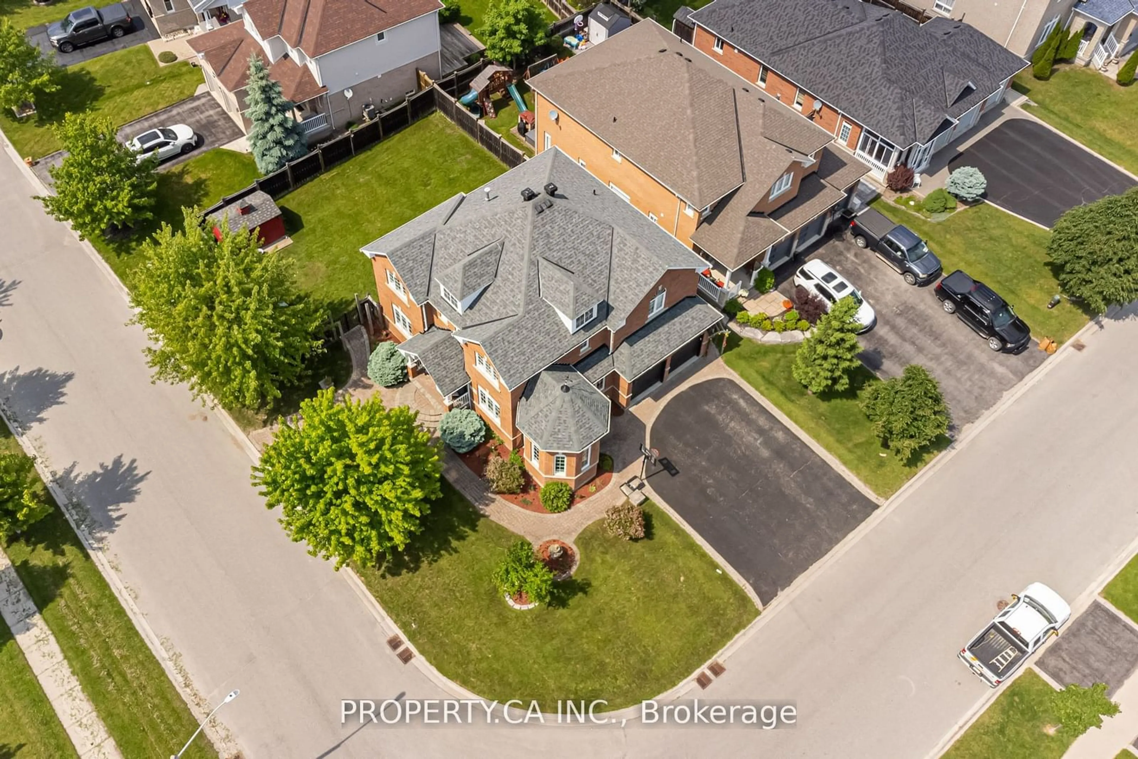 Frontside or backside of a home for 3 Stuart Ave, Barrie Ontario L4M 0A1