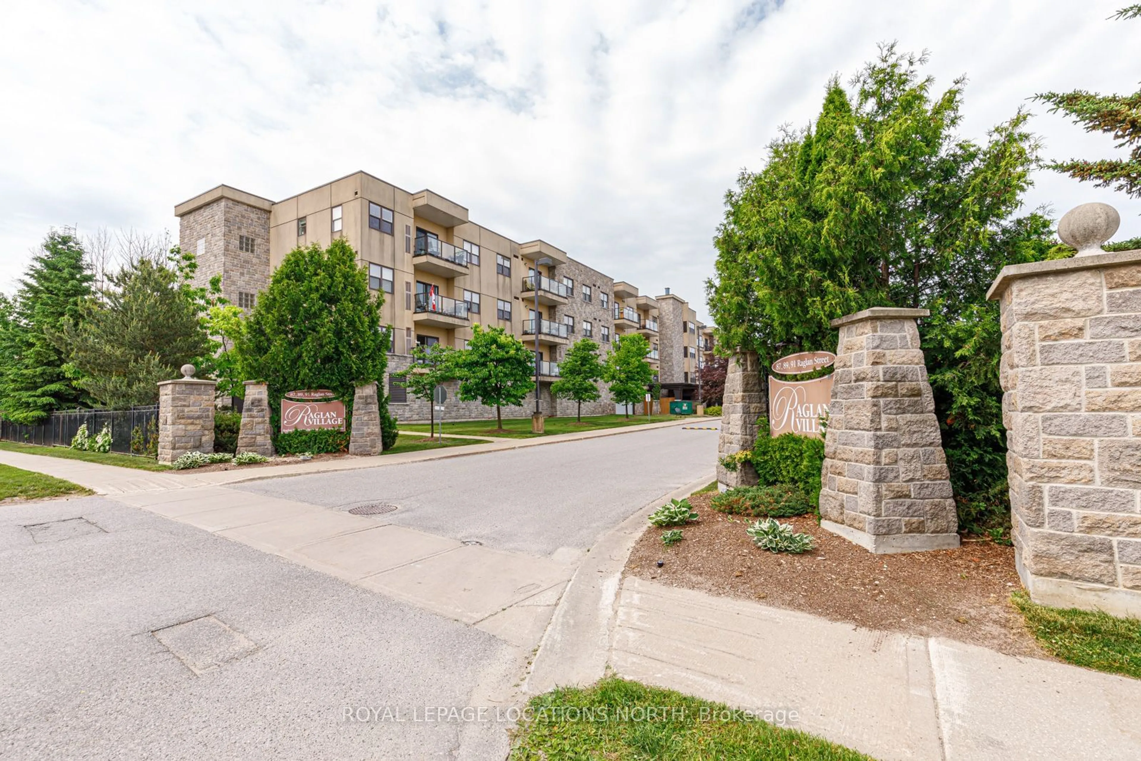 A pic from exterior of the house or condo for 91 Raglan St #401, Collingwood Ontario L9Y 0B2