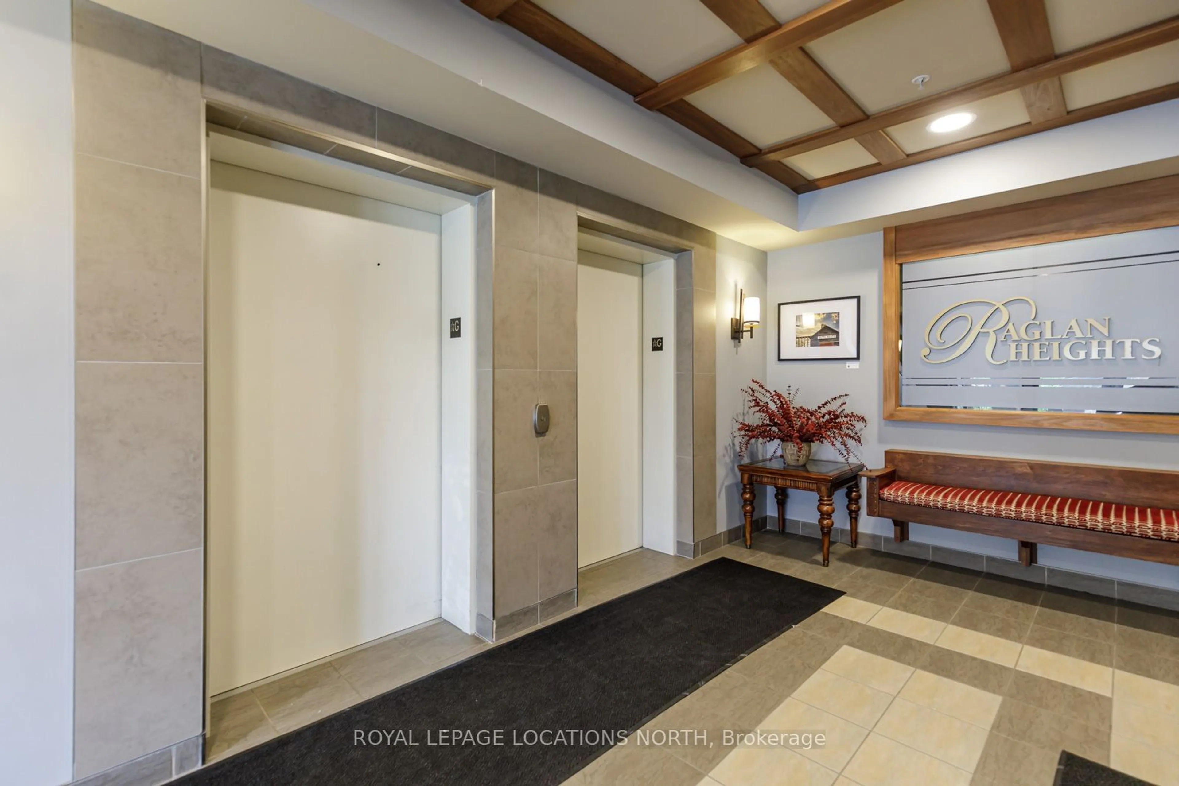 Indoor foyer for 91 Raglan St #401, Collingwood Ontario L9Y 0B2