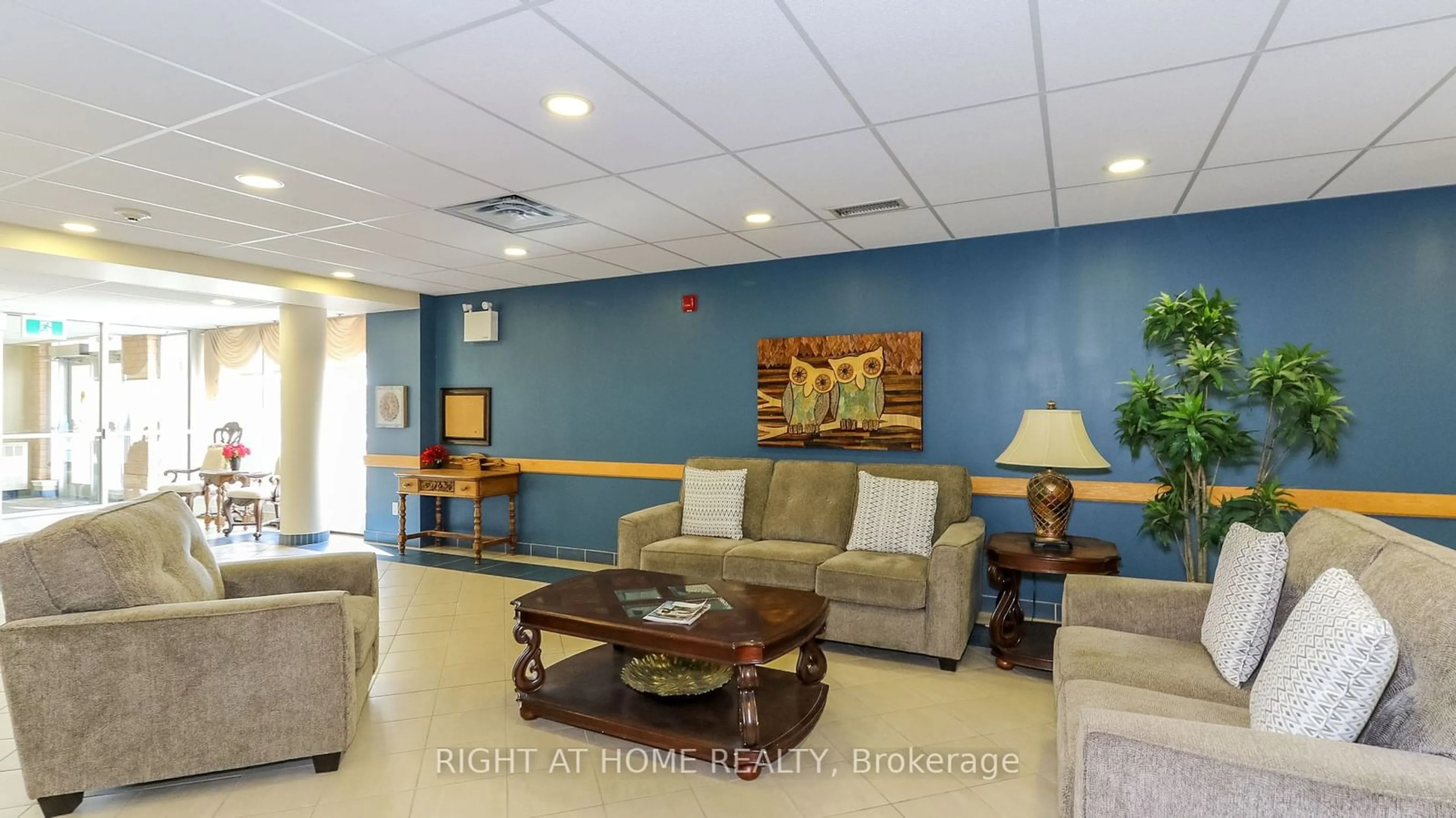 Indoor lobby for 90 Dean Ave #408, Barrie Ontario L4N 0M3