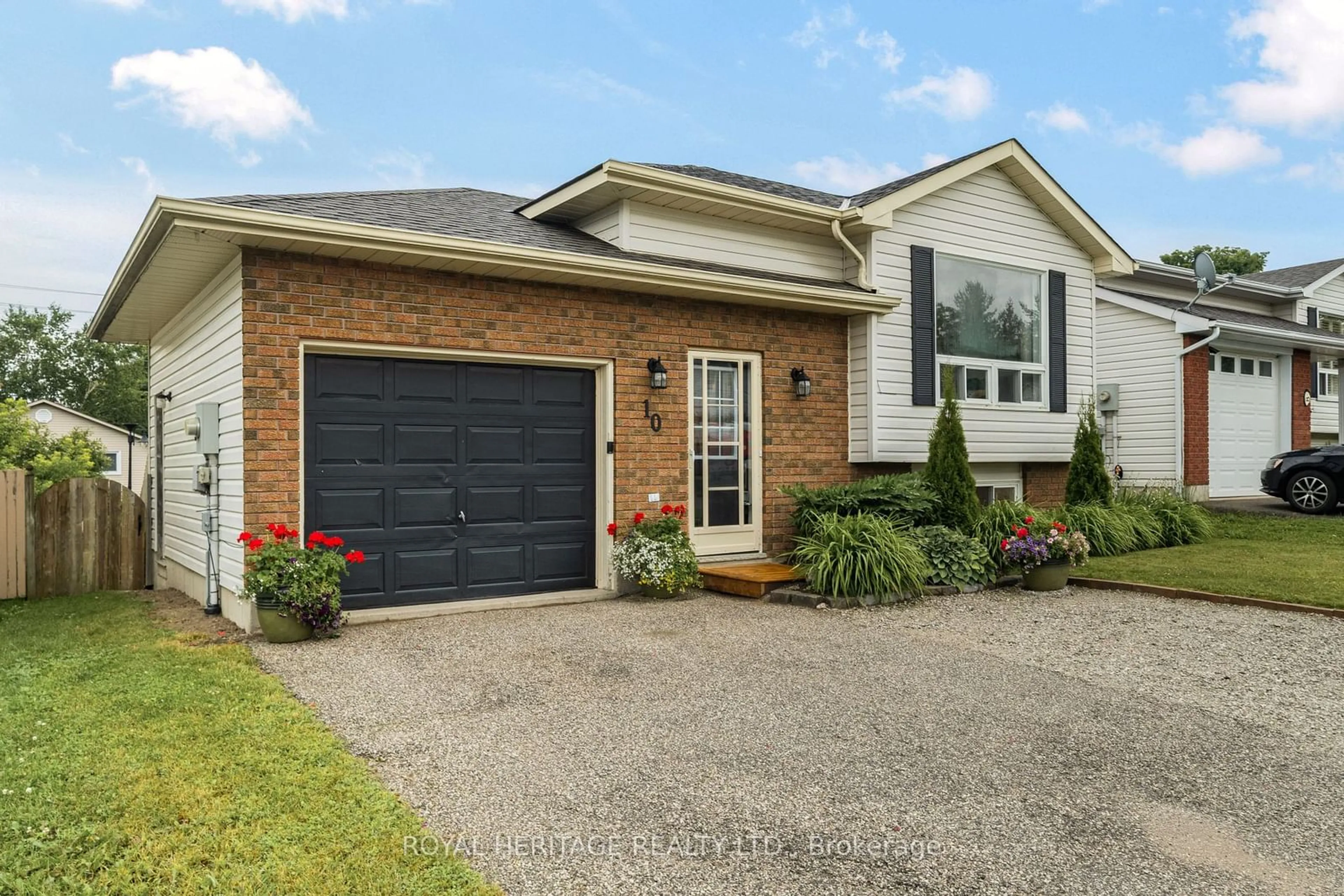 Home with brick exterior material for 10 Courtney Cres, Orillia Ontario L3V 2Y7