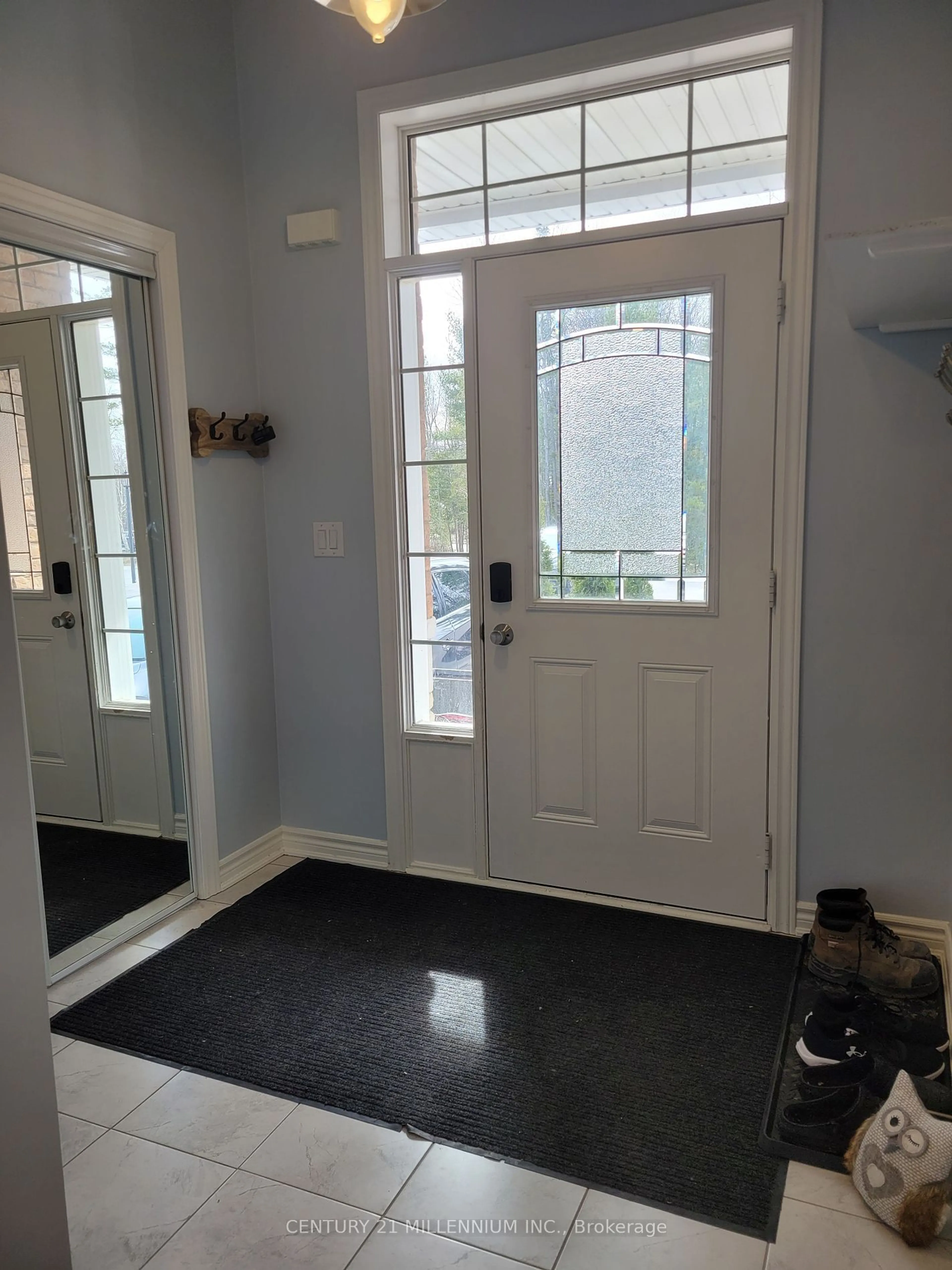 Indoor entryway for 11 Farwell Ave, Wasaga Beach Ontario L9Z 0H3