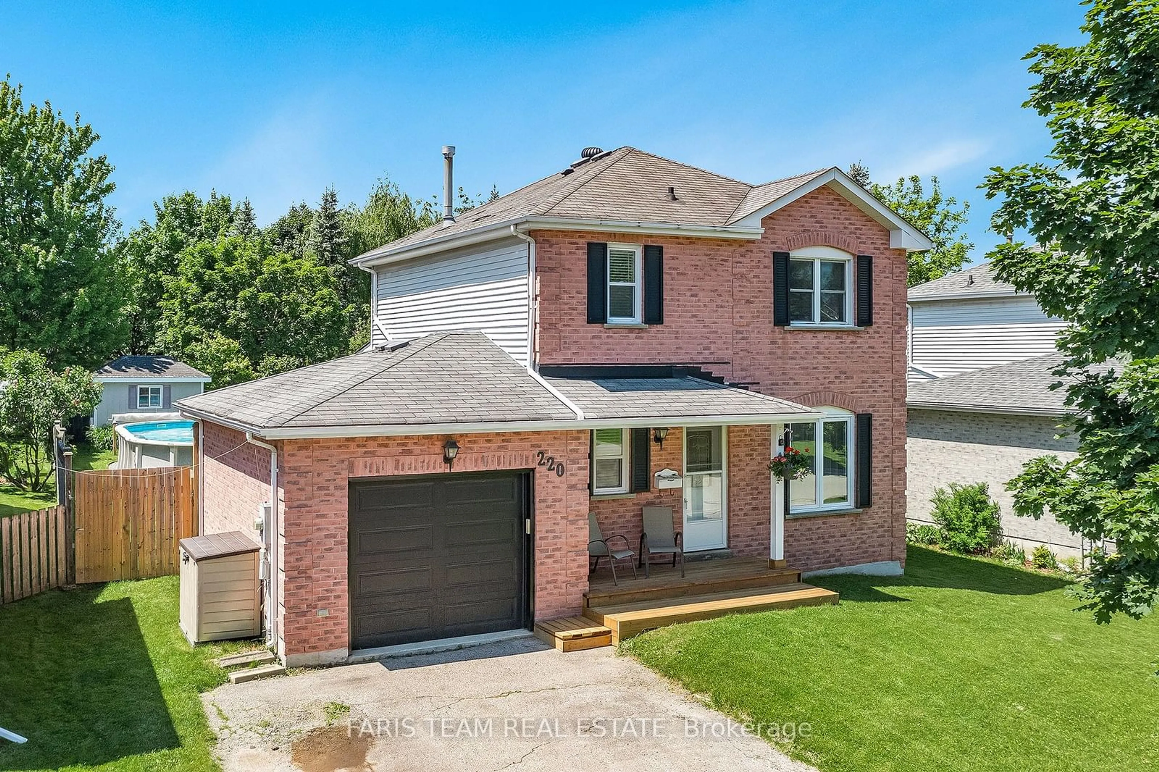 Frontside or backside of a home for 220 Mary Anne Dr, Barrie Ontario L4N 7R2