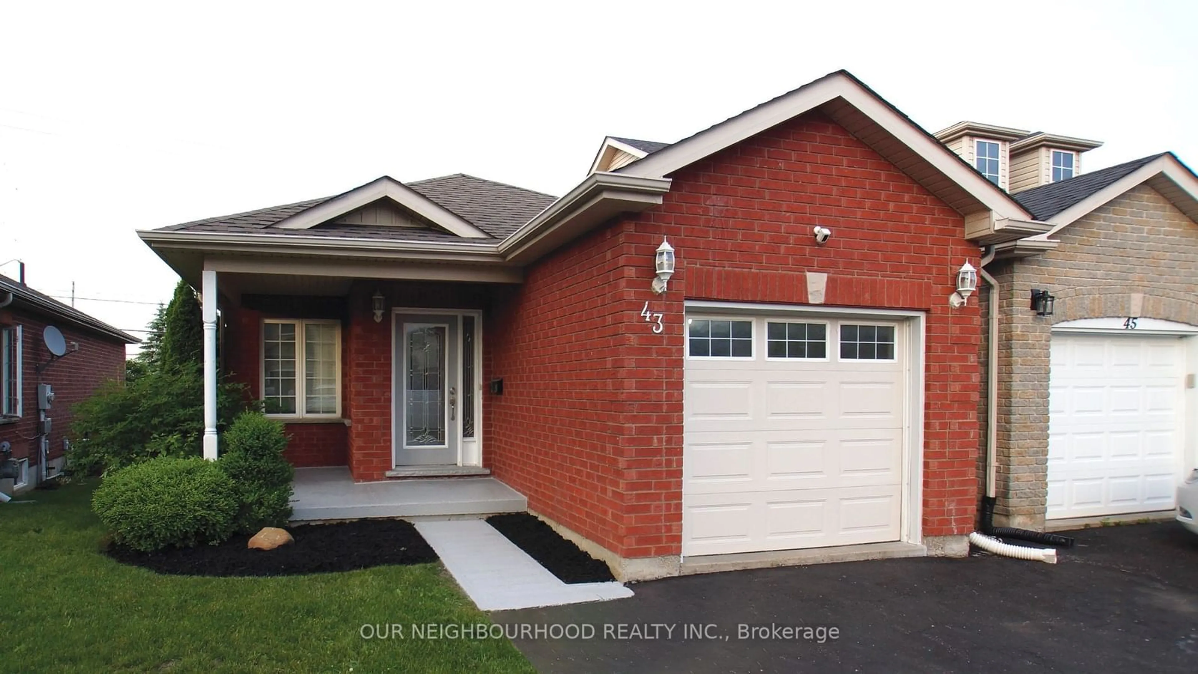 Home with brick exterior material for 43 Julia Cres, Orillia Ontario L3V 7Y9