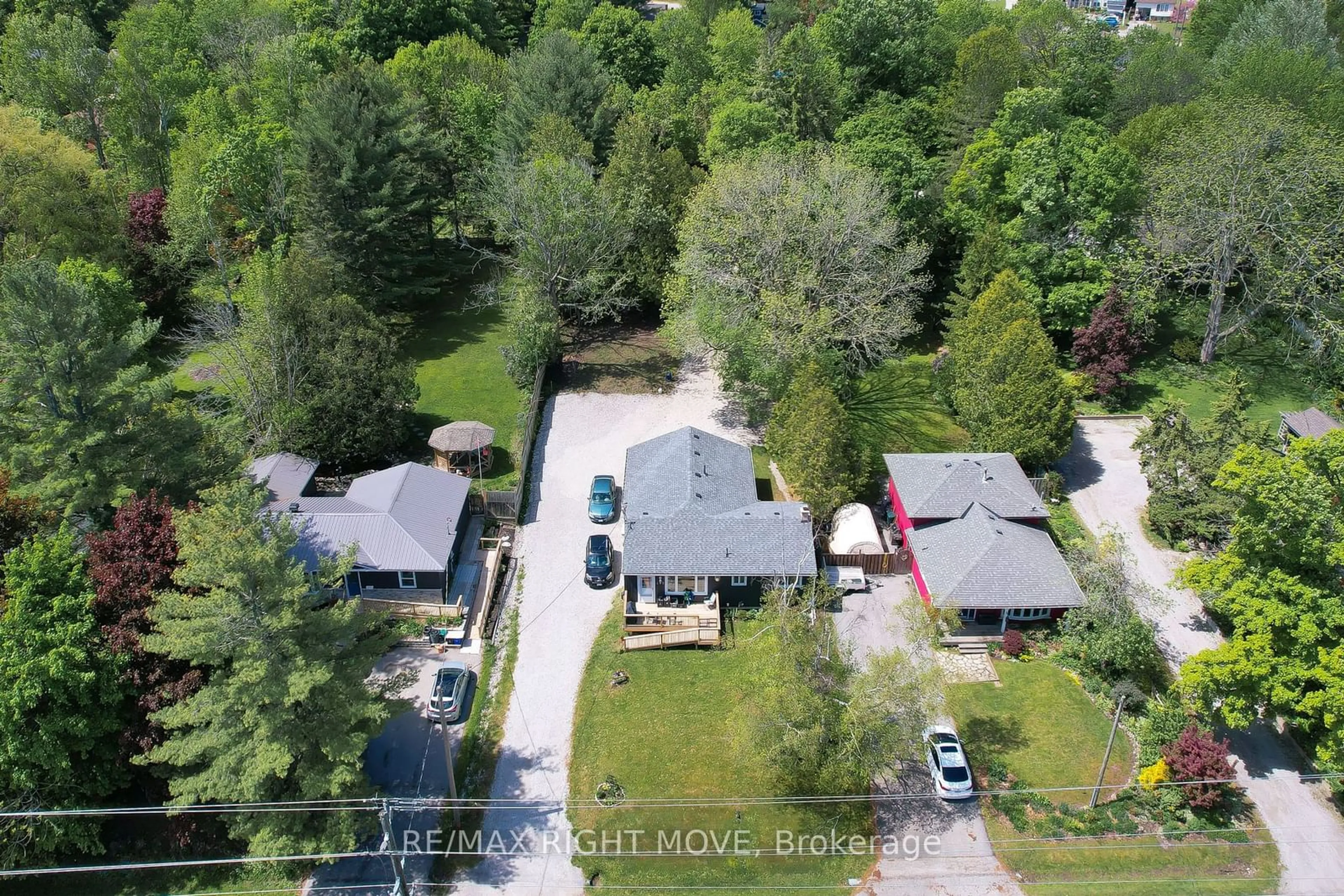 Frontside or backside of a home for 447 Sundial Dr, Orillia Ontario L3V 4A7