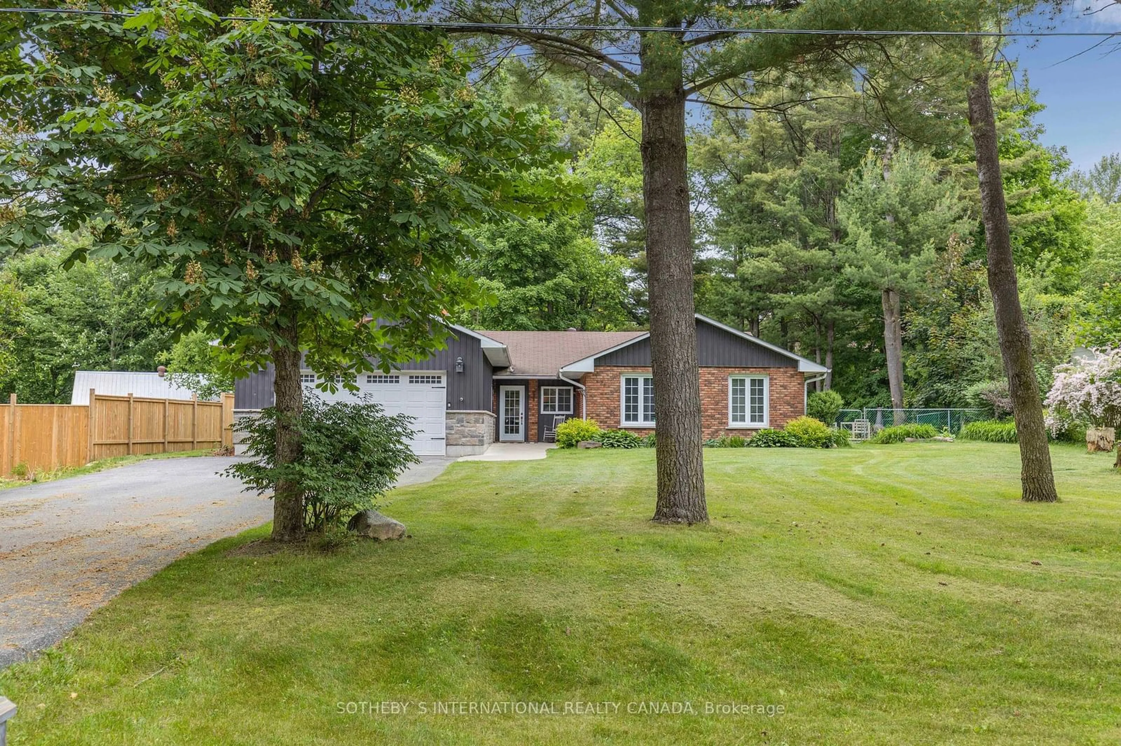 Frontside or backside of a home for 21 Luella Blvd, Springwater Ontario L9X 0X1