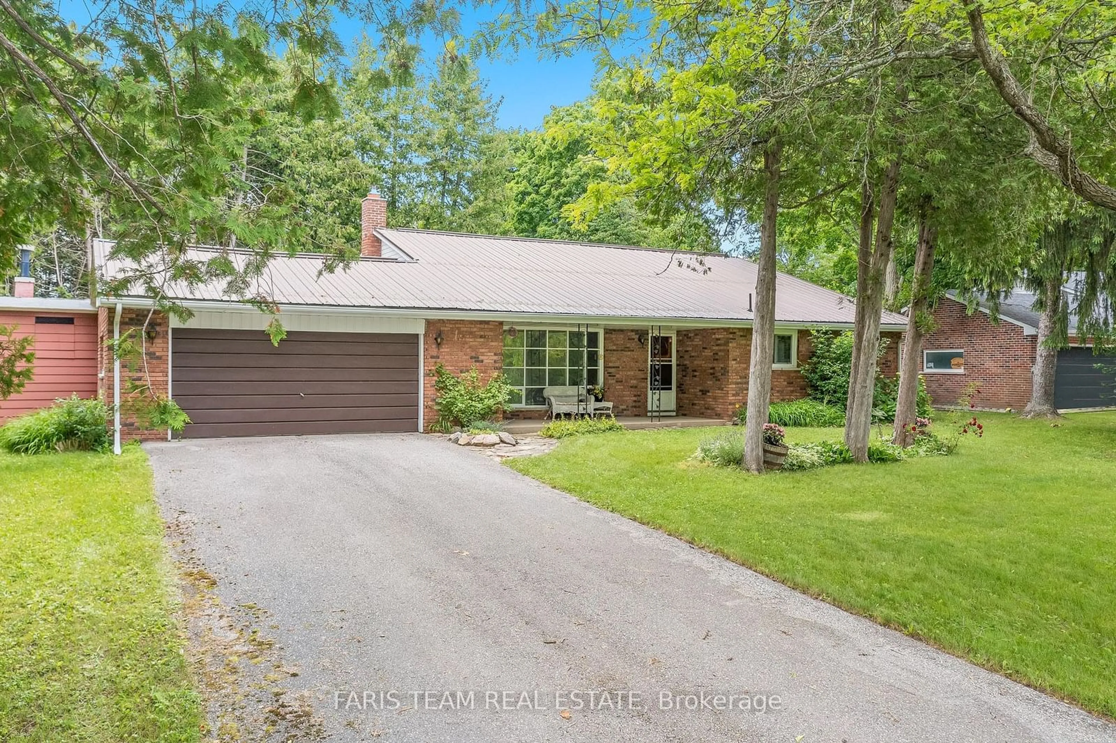 Frontside or backside of a home for 2900 Lakeshore Rd, Oro-Medonte Ontario L3V 6H1