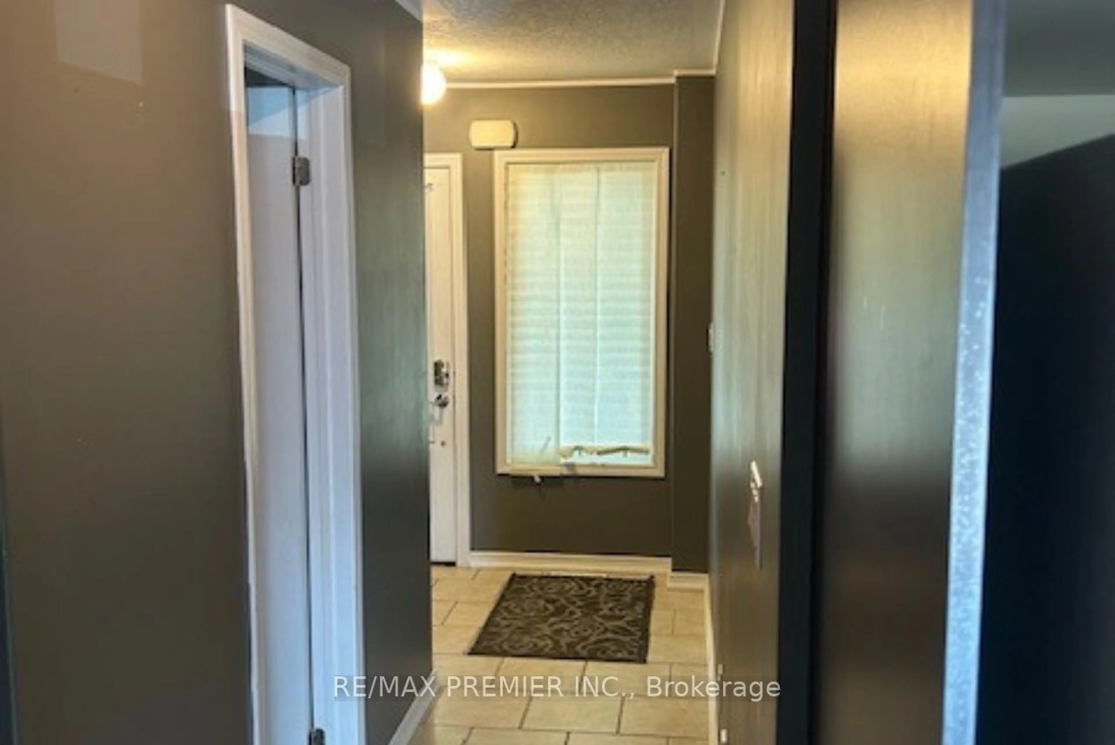 Indoor entryway for 75 Prince William Way #6, Barrie Ontario L4M 0A1