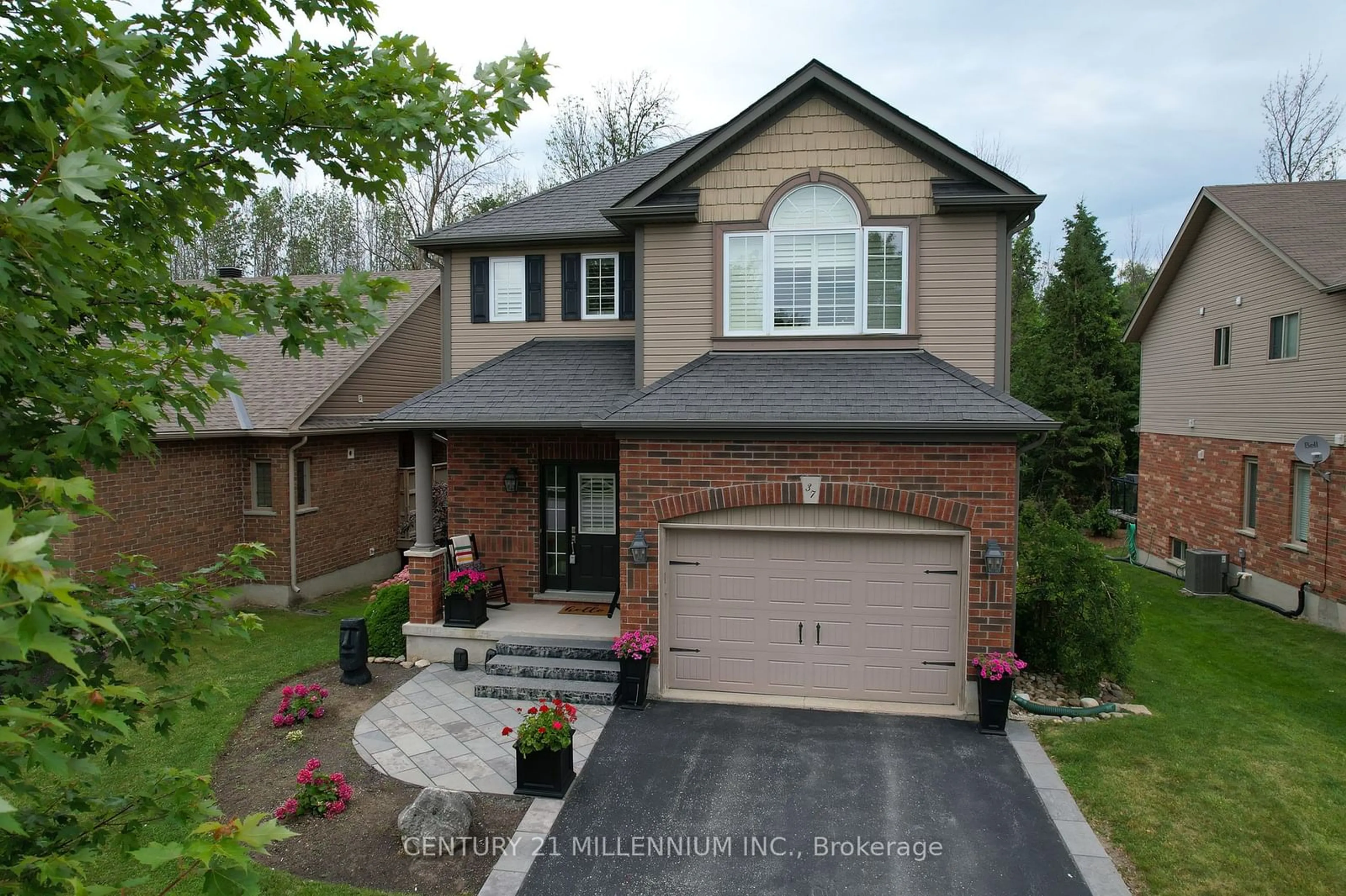 Frontside or backside of a home for 37 Chamberlain Cres, Collingwood Ontario L9Y 0C9