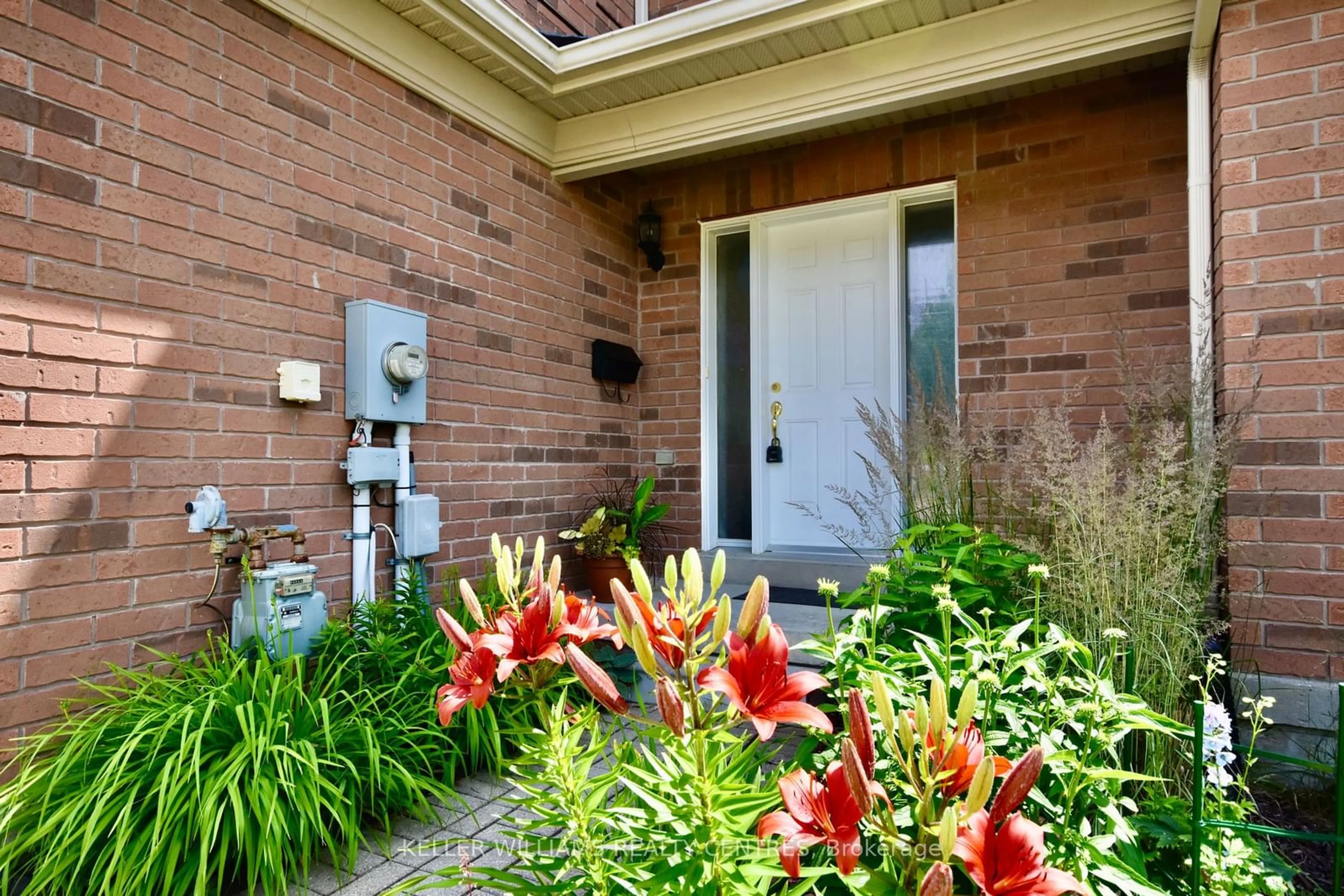 Indoor entryway for 1018 Mississaga St, Orillia Ontario L3V 7E8