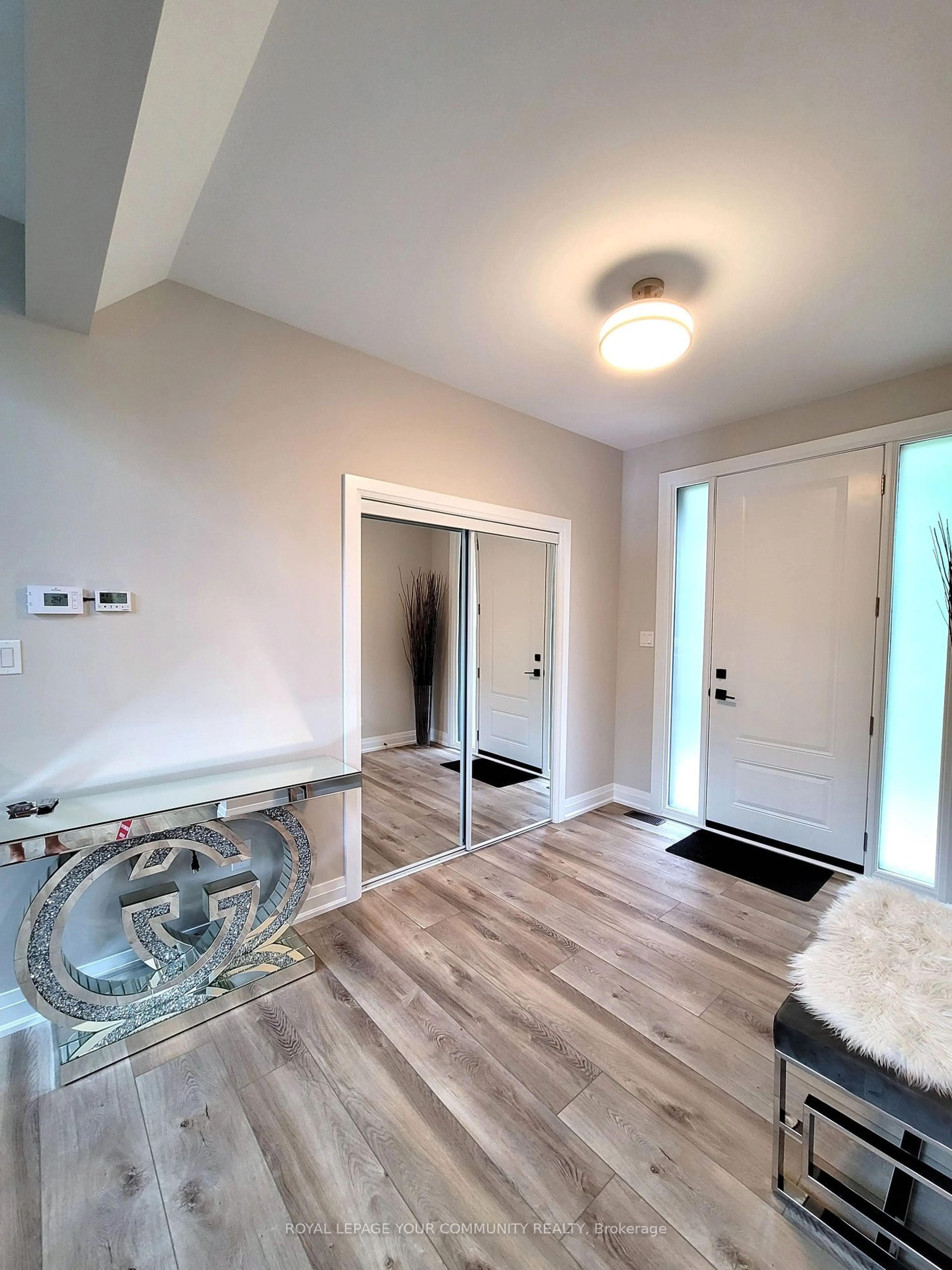 Indoor entryway for 1756 Tiny Beaches Rd, Tiny Ontario L9M 0H2