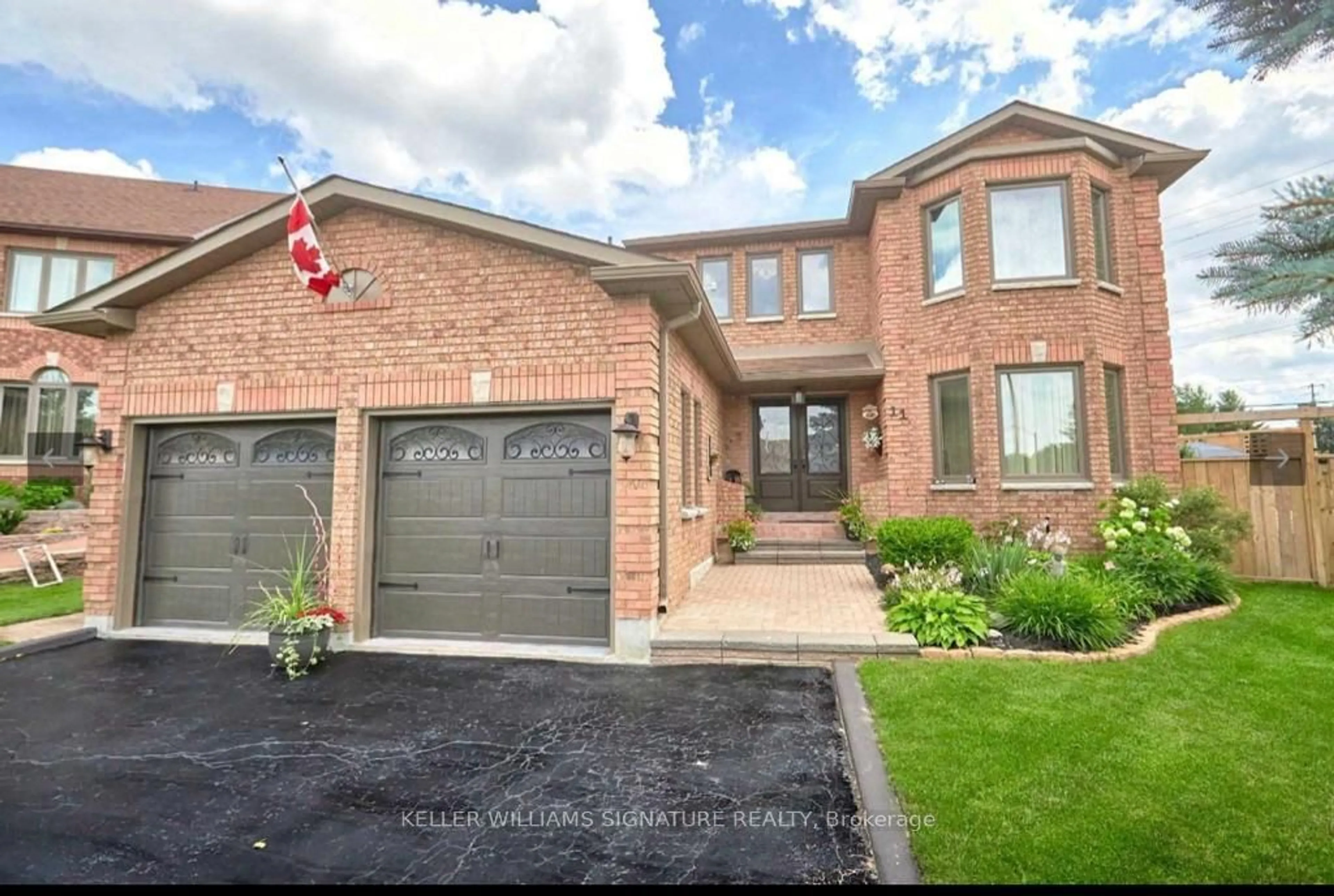 Home with brick exterior material for 11 Cityview Circ, Barrie Ontario L4N 7V2