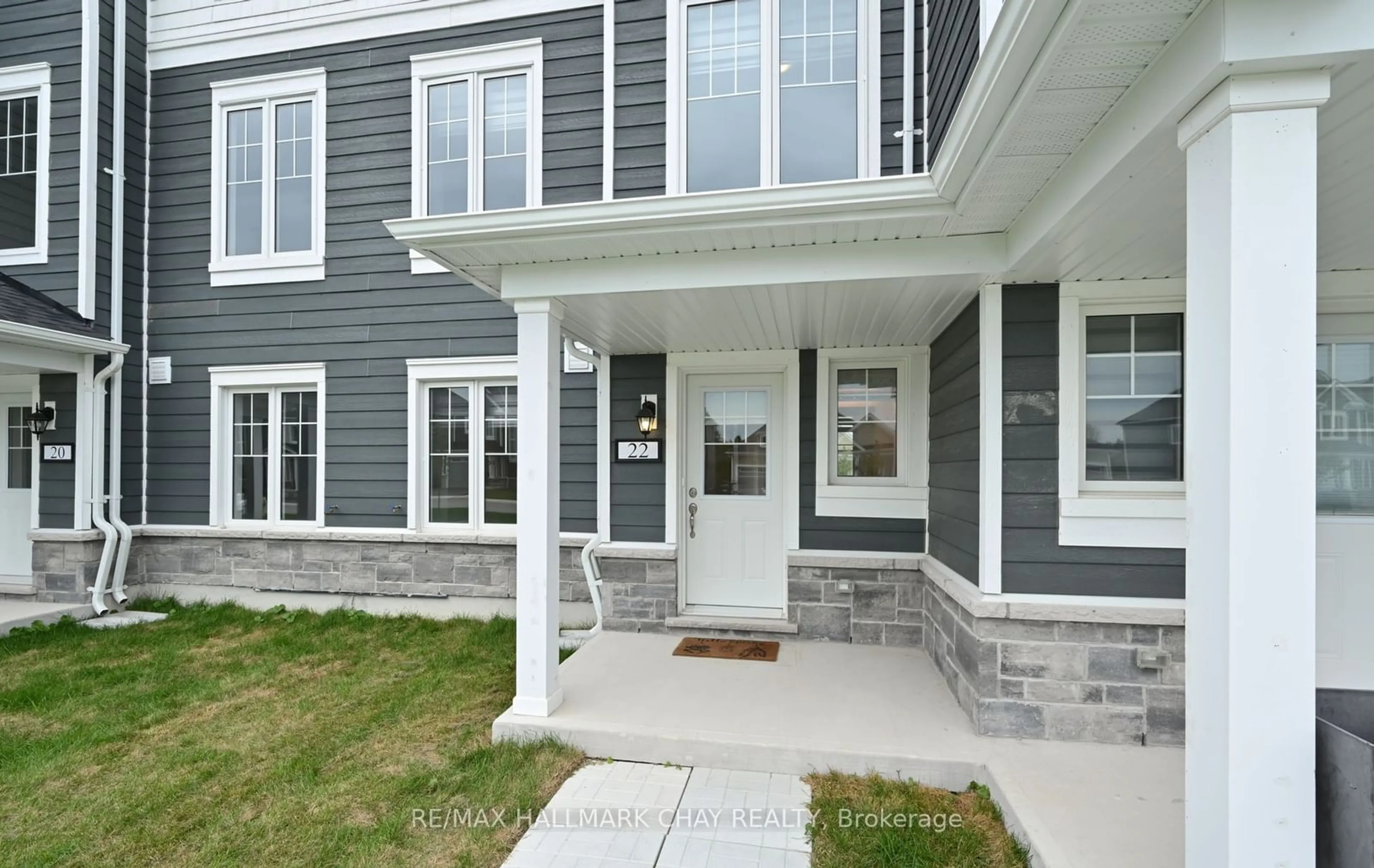 A pic from exterior of the house or condo for 22 Abby Dr, Wasaga Beach Ontario L9Z 0K2