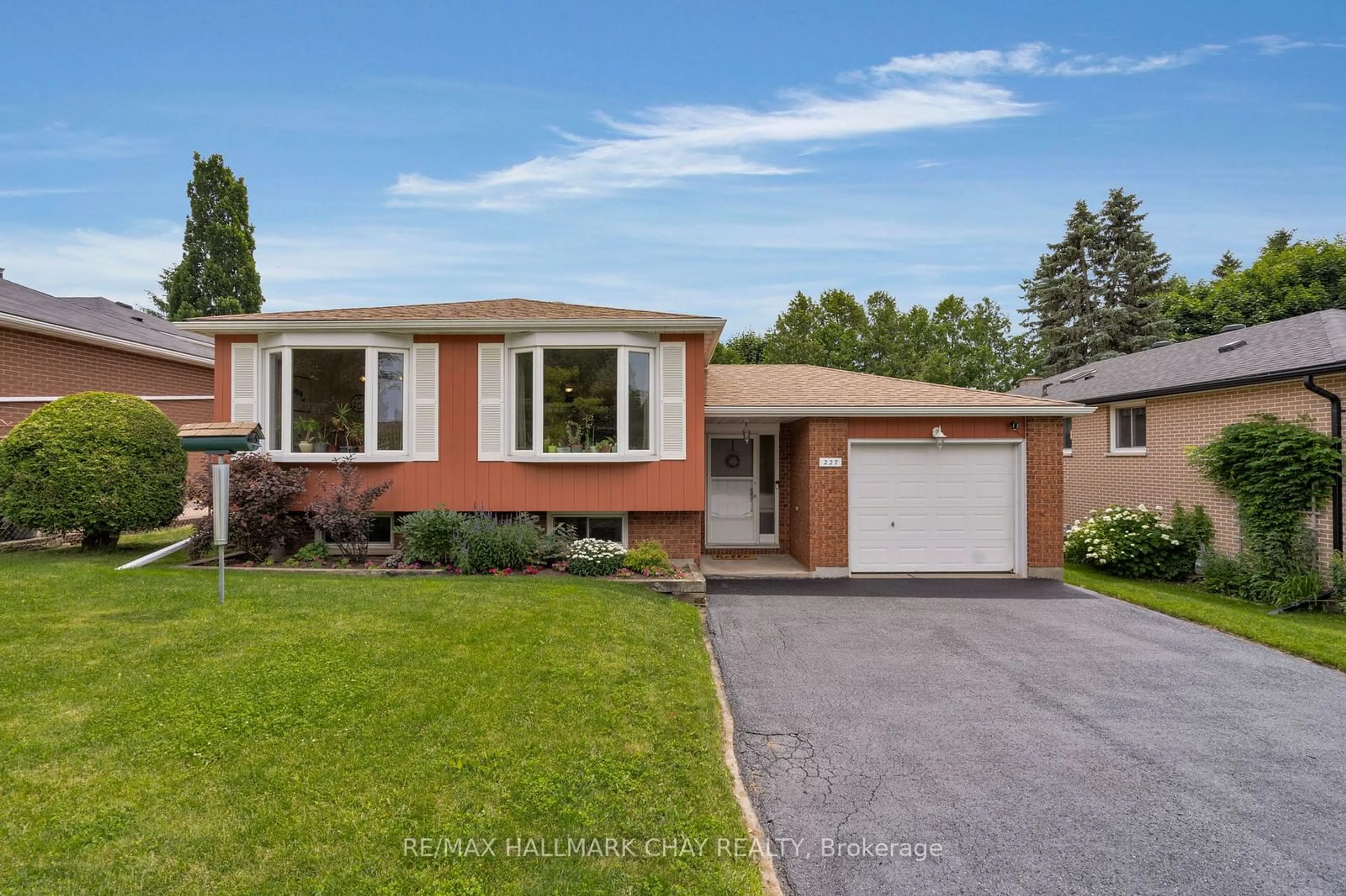Home with brick exterior material for 227 Rose St, Barrie Ontario L4M 2V3