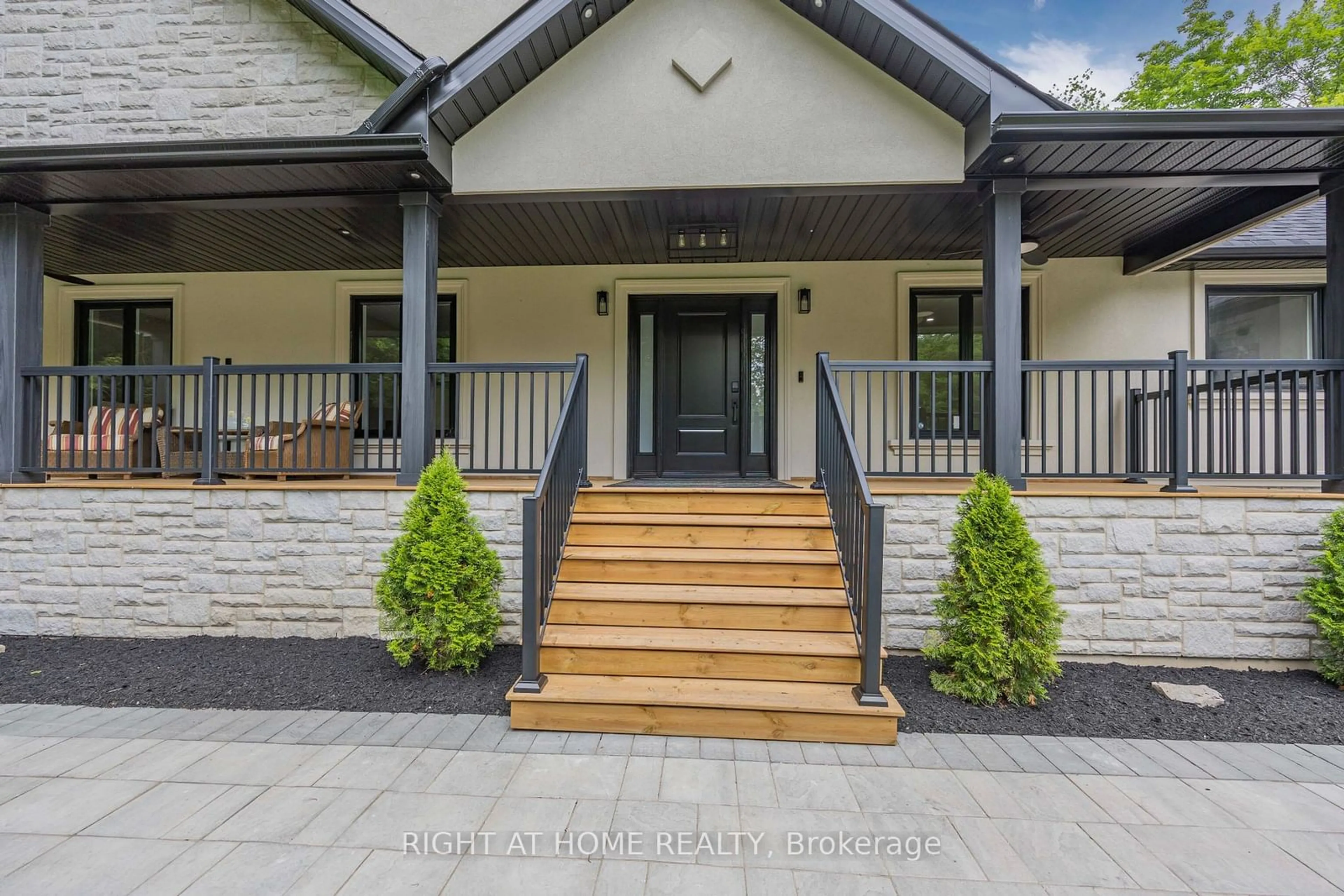 Indoor foyer for 4 Bronze Bird Cres, Clearview Ontario L0M 1N0