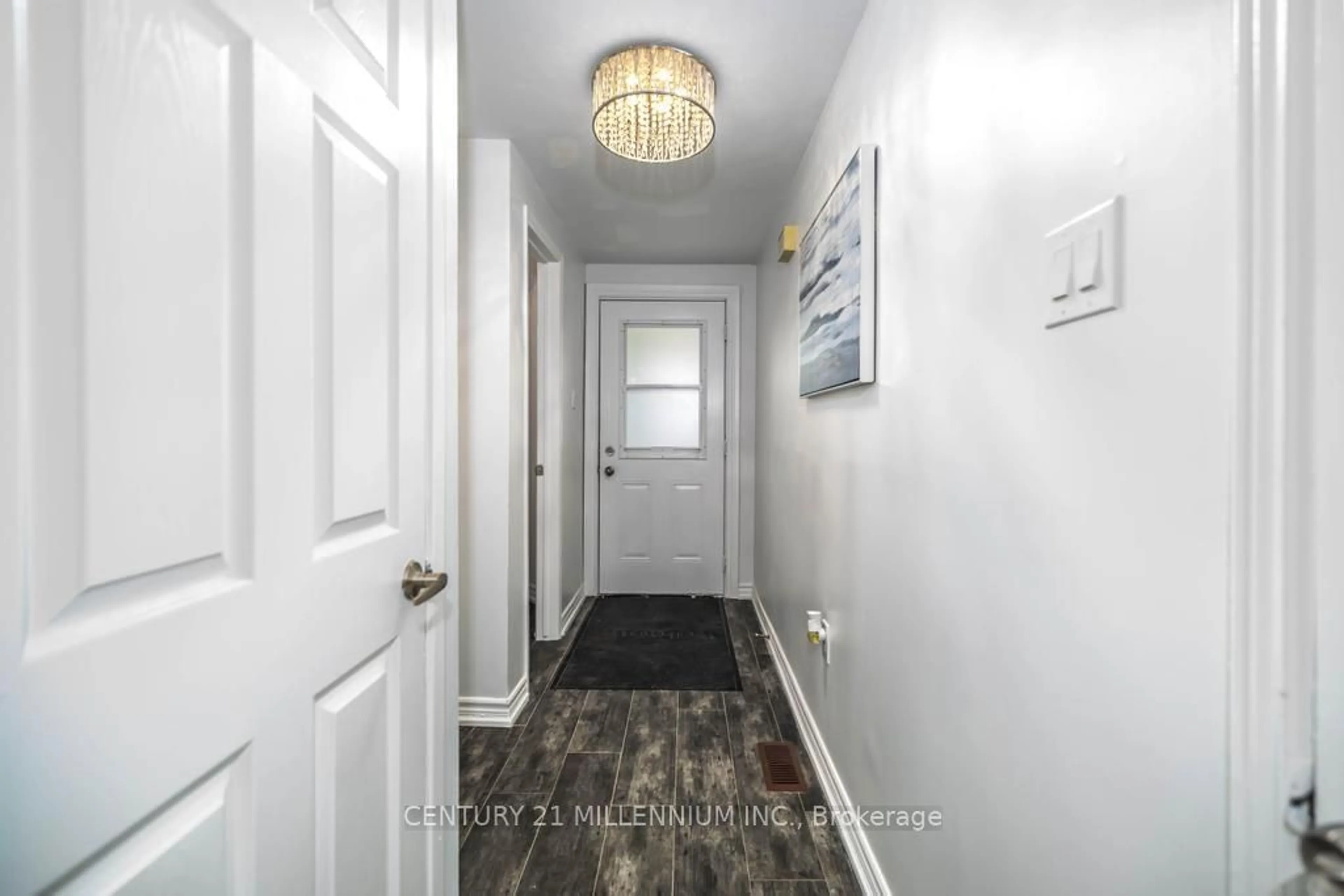 Indoor entryway for 188 Hickling Tr, Barrie Ontario L4M 6T8