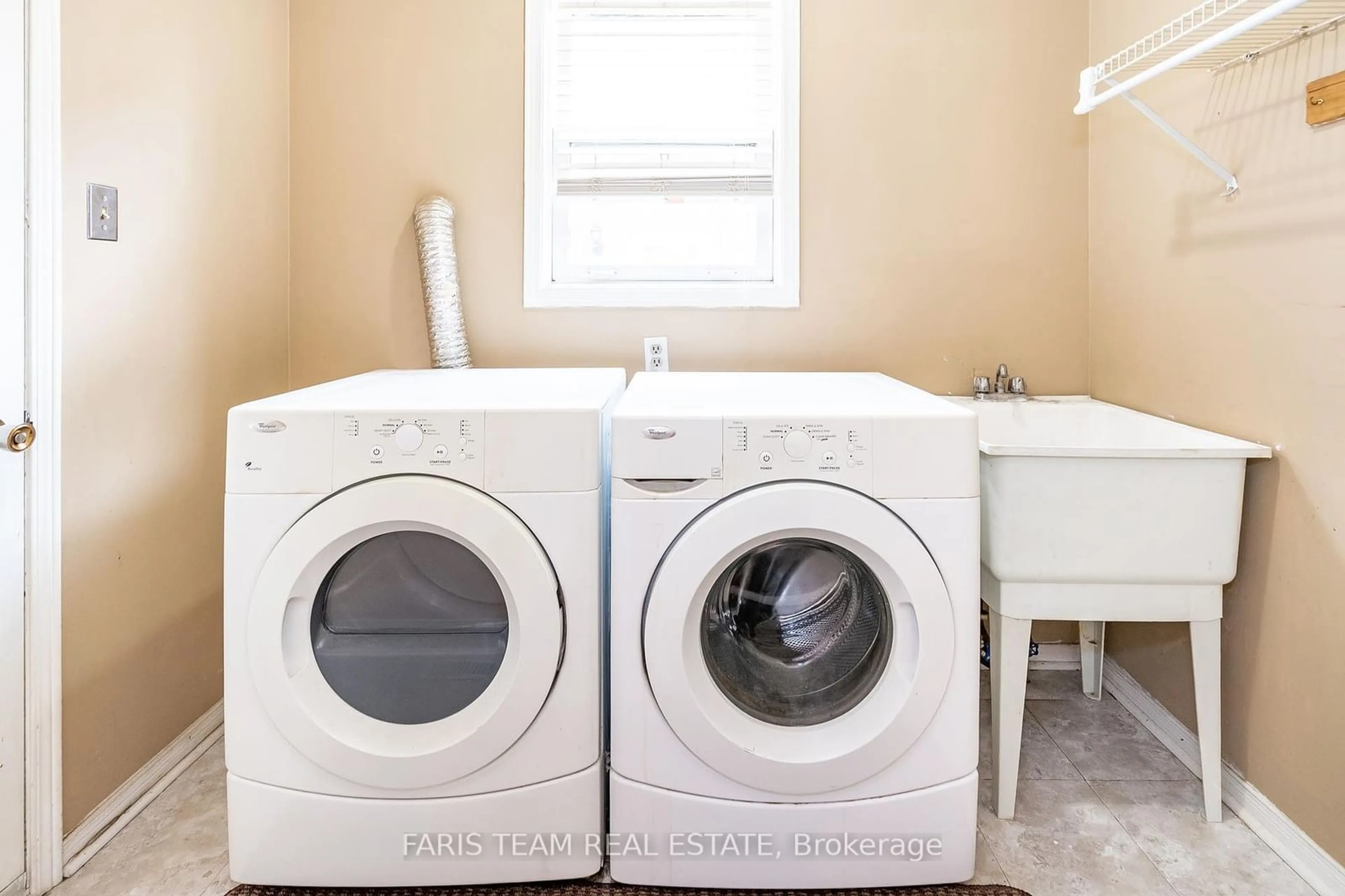 Laundry room for 38 River Ridge Rd, Barrie Ontario L4N 7G2