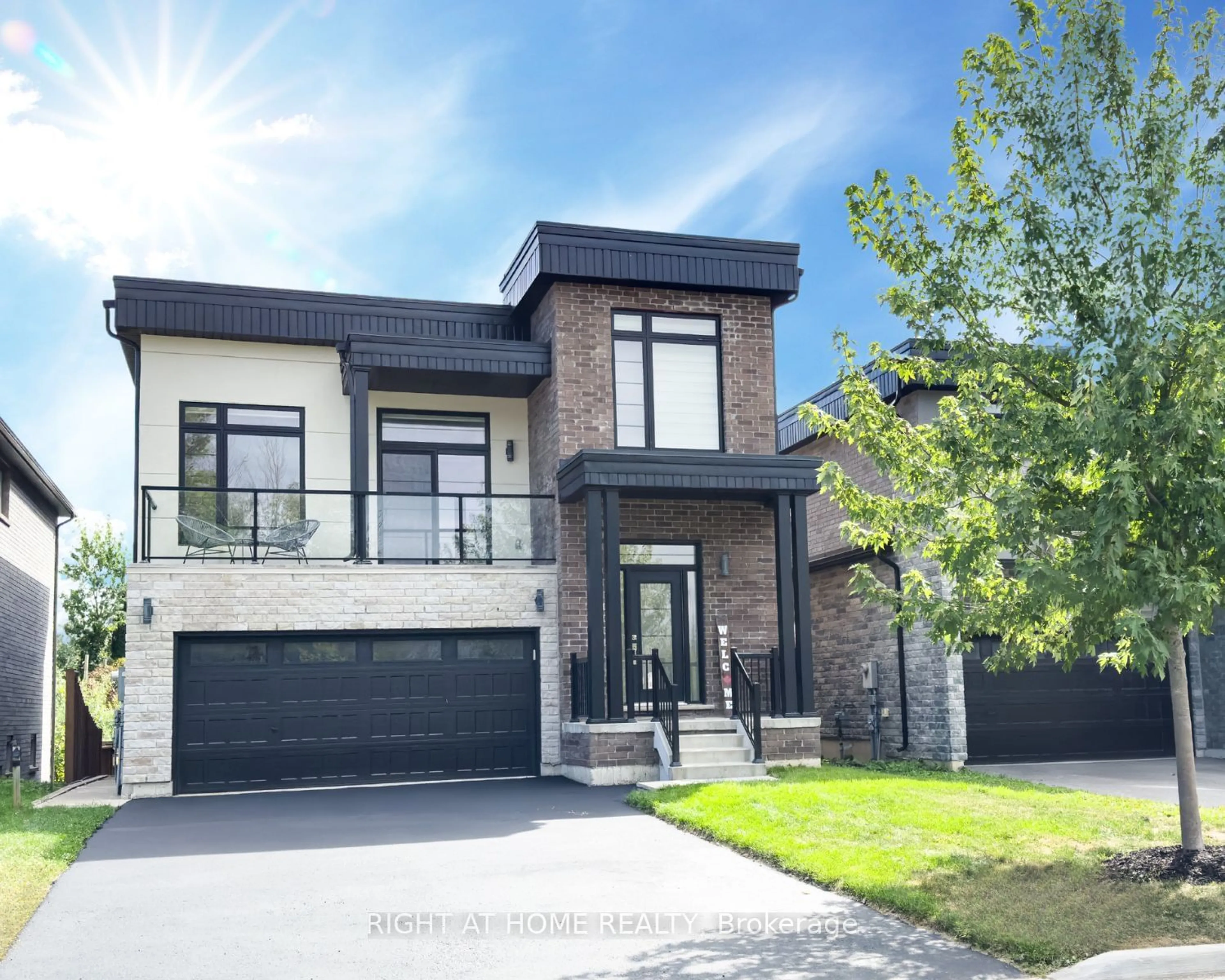 Home with brick exterior material for 8 Greenwich St, Barrie Ontario L4N 7R1