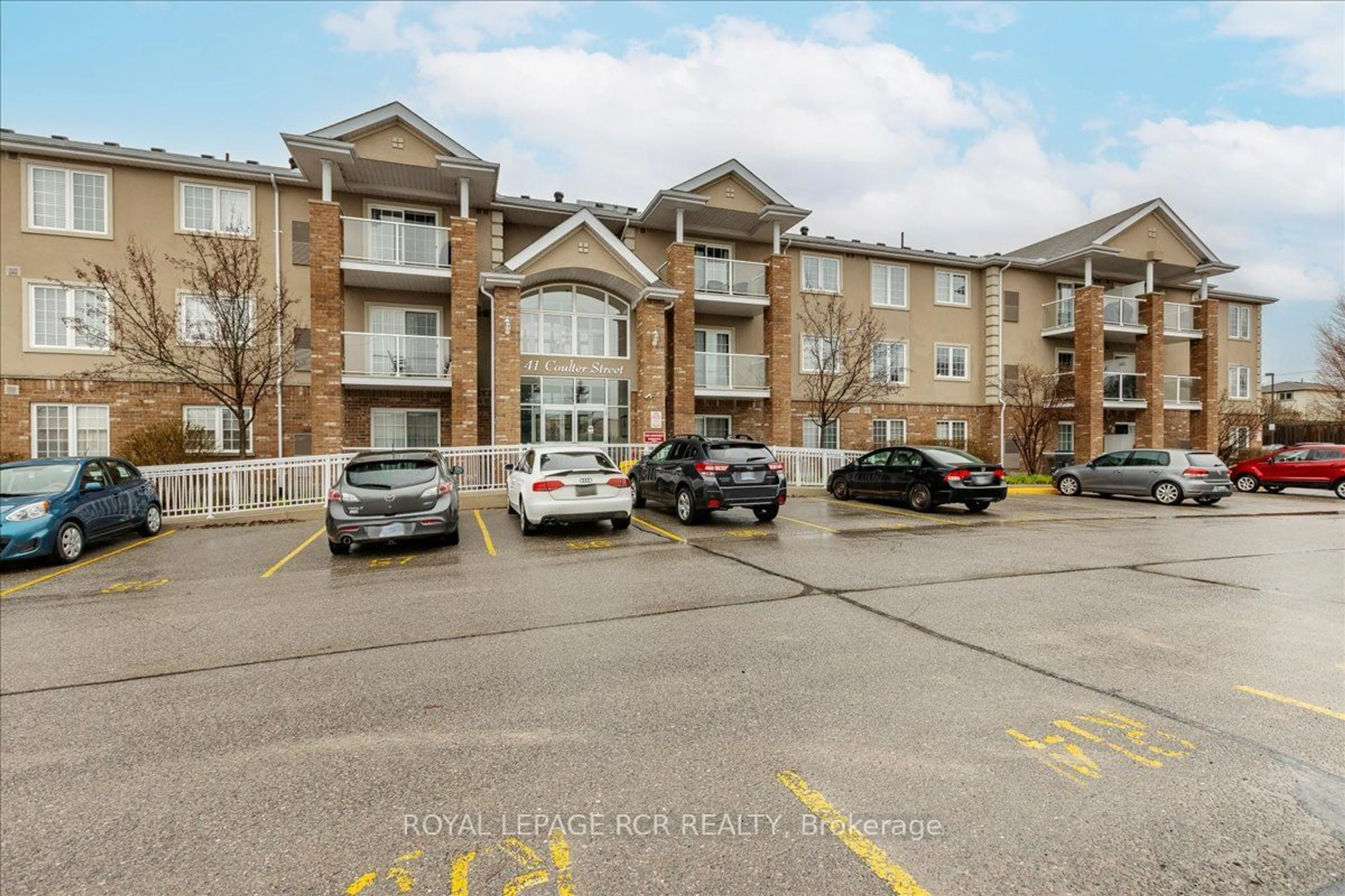 A pic from exterior of the house or condo for 41 Coulter St #1, Barrie Ontario L4N 6L9