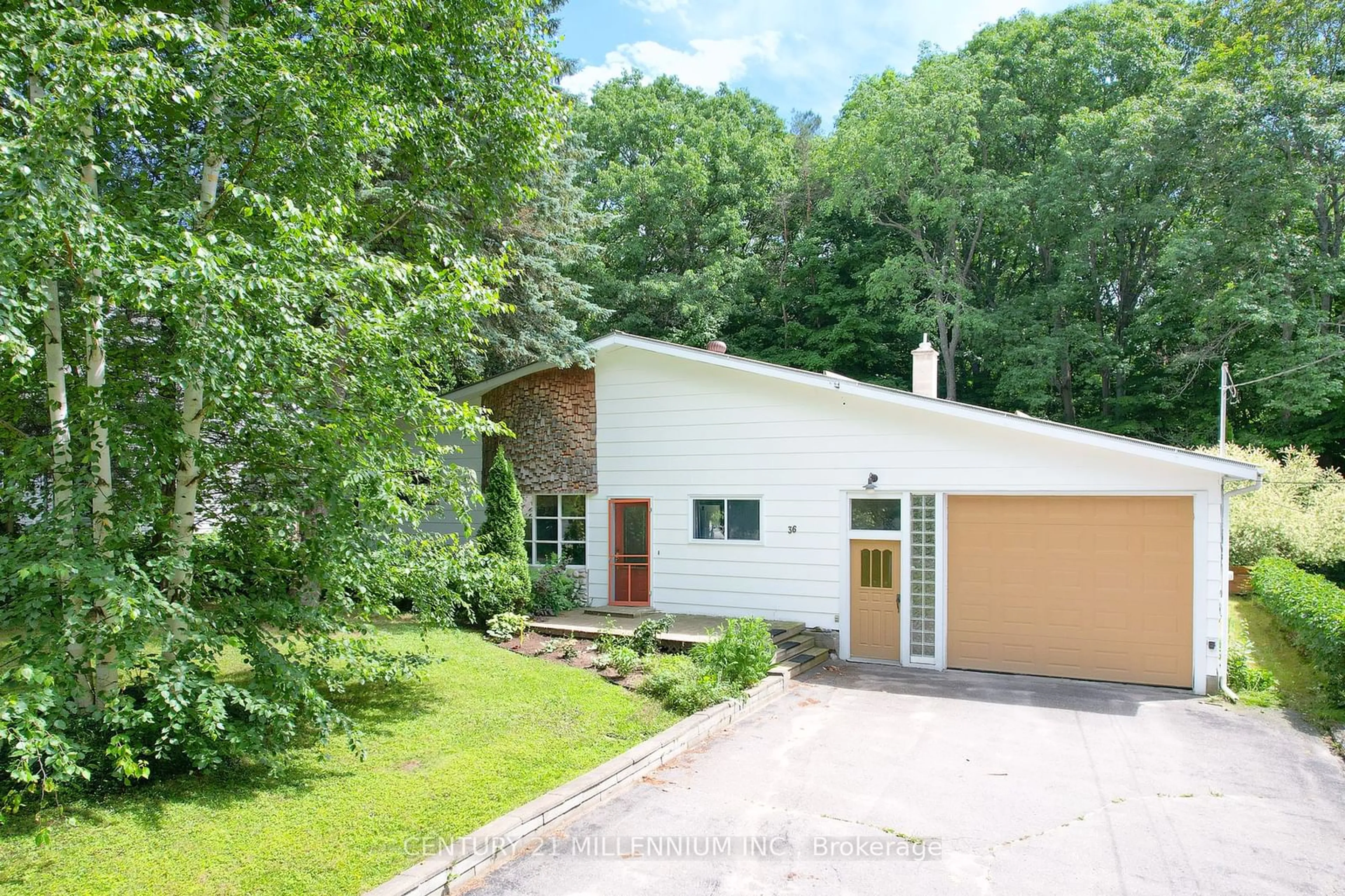 Frontside or backside of a home for 36 Broad St, Penetanguishene Ontario L9M 1G1