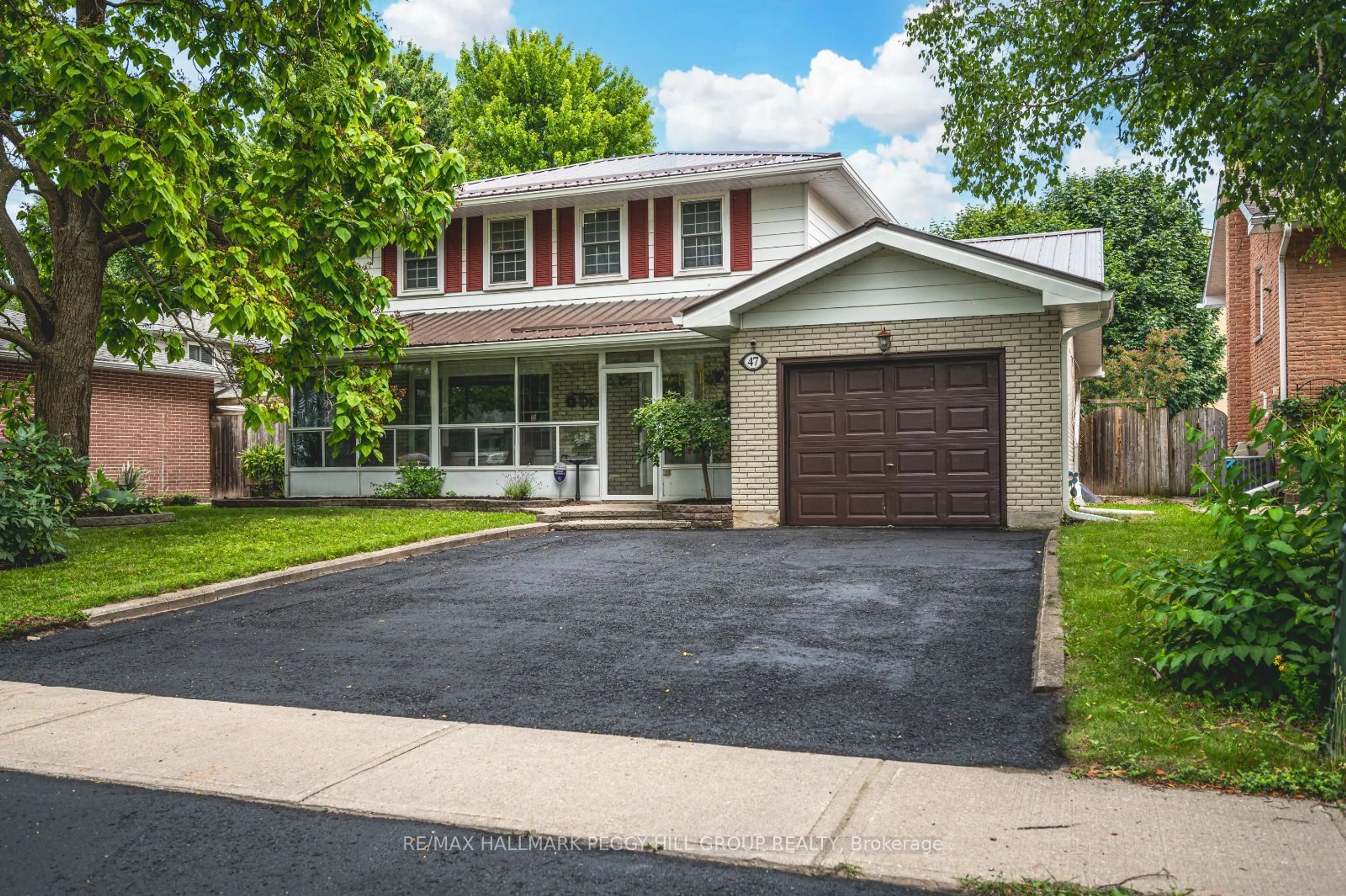 Home with vinyl exterior material for 47 Davies Cres, Barrie Ontario L4M 2M4