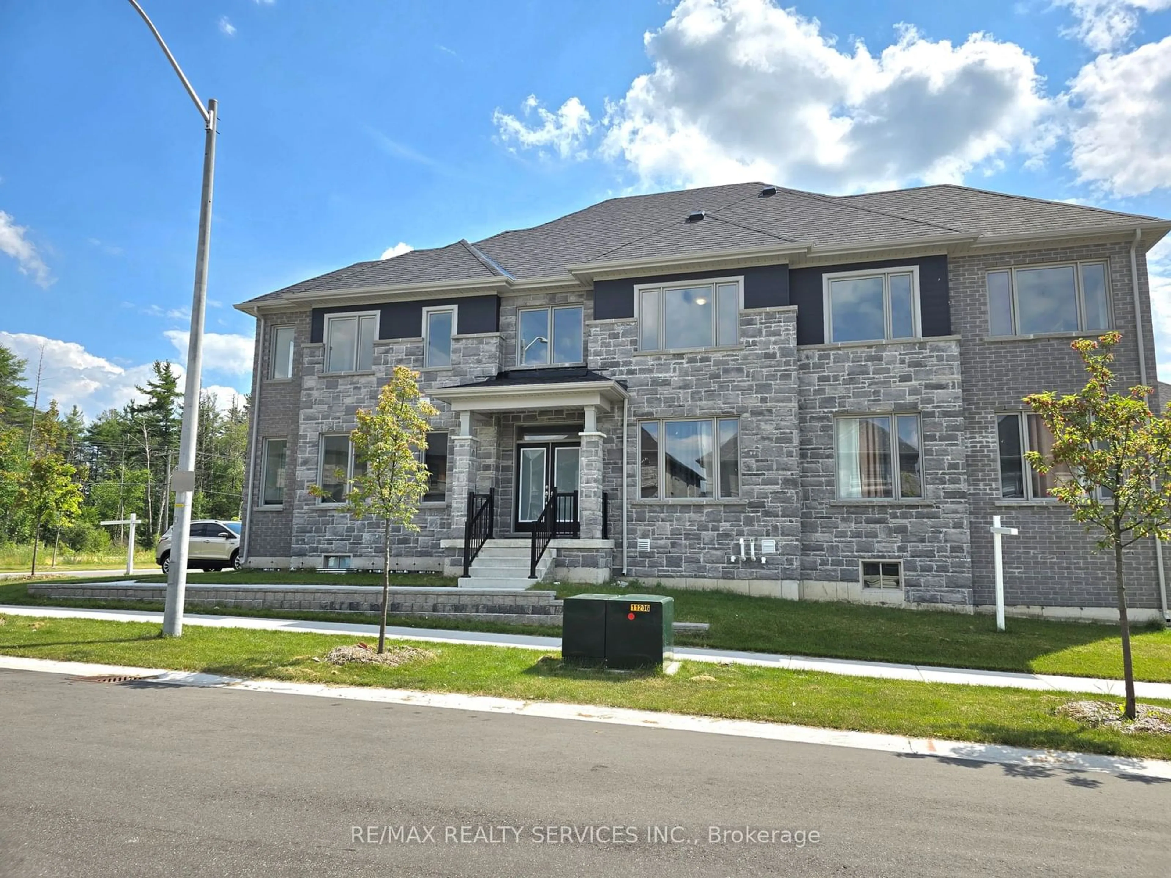 A pic from exterior of the house or condo for 134 Franklin Tr, Barrie Ontario L9J 0B1