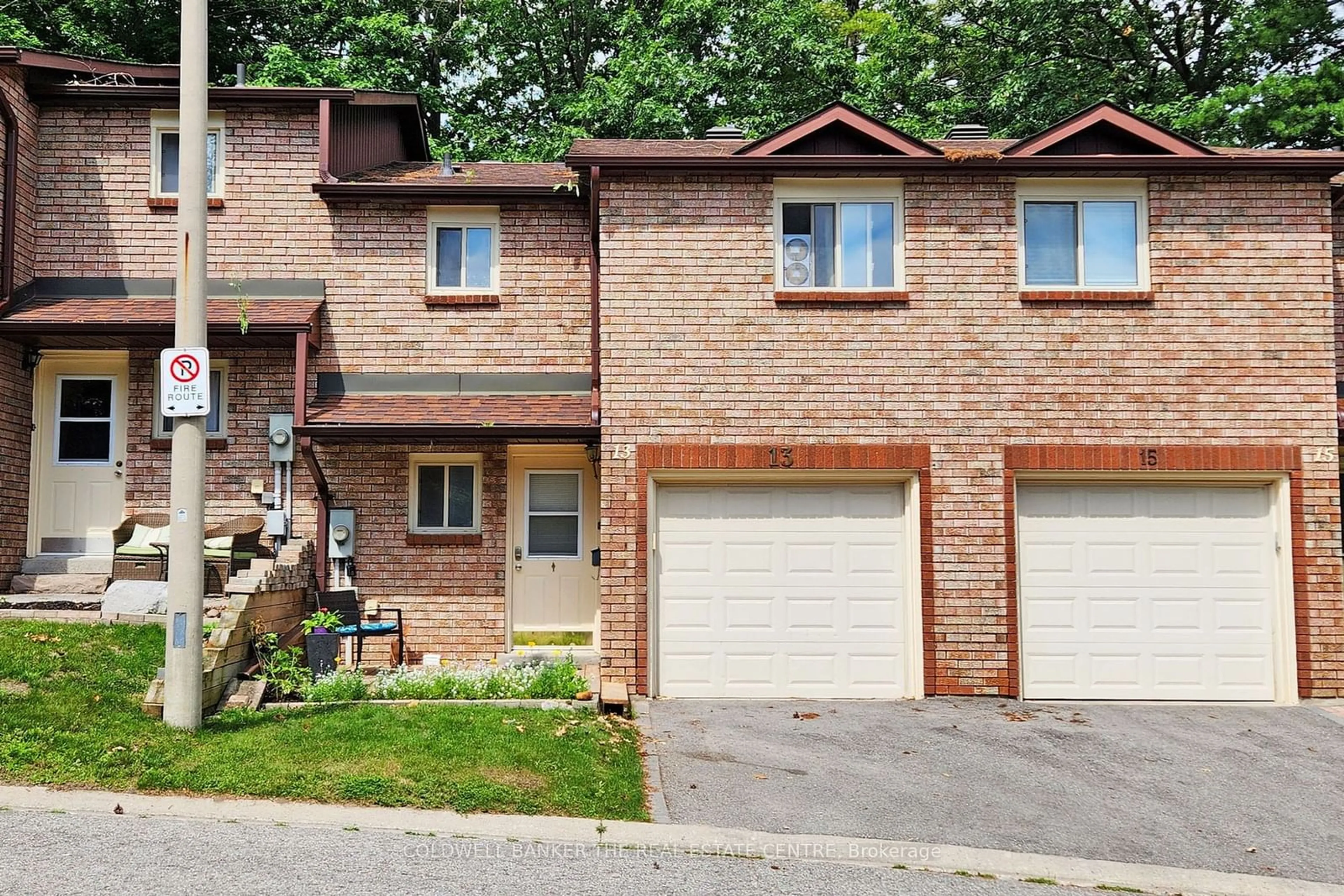 A pic from exterior of the house or condo for 13 Pheasant Tr #7, Barrie Ontario L4N 6W4