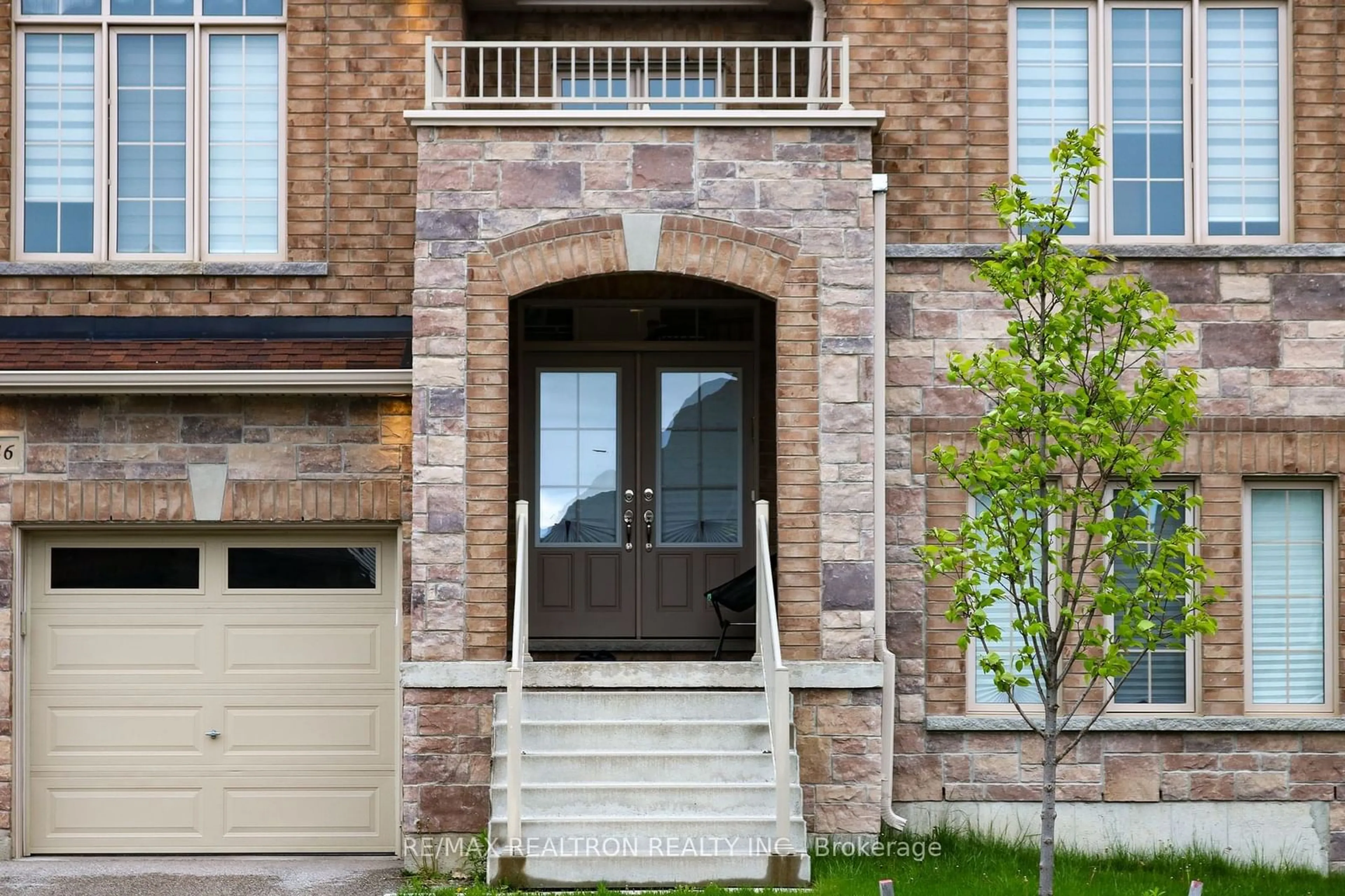 Home with brick exterior material for 3046 Monarch Dr, Orillia Ontario L3V 8K3