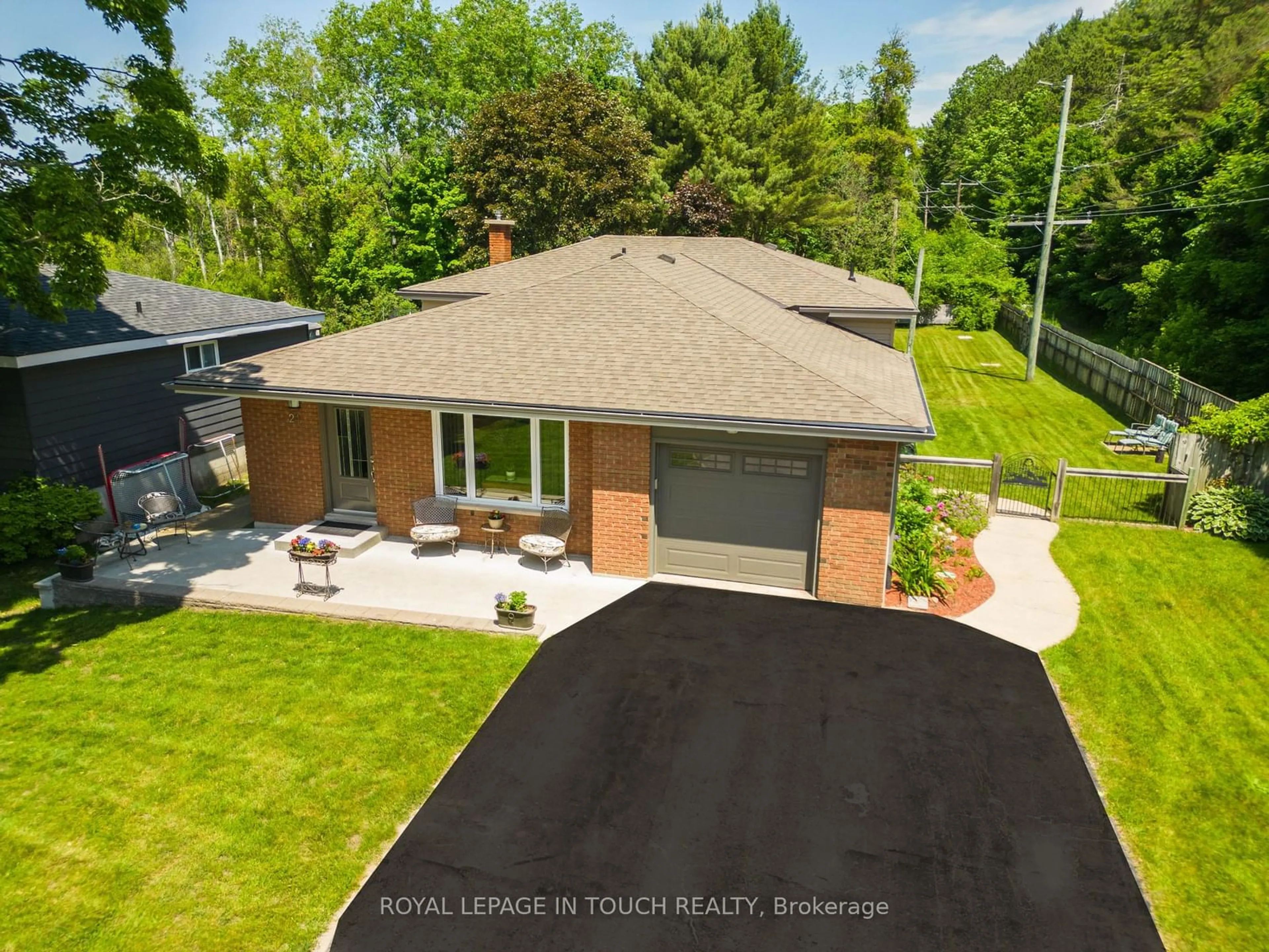 Frontside or backside of a home for 21 Park St, Penetanguishene Ontario L9M 1P6