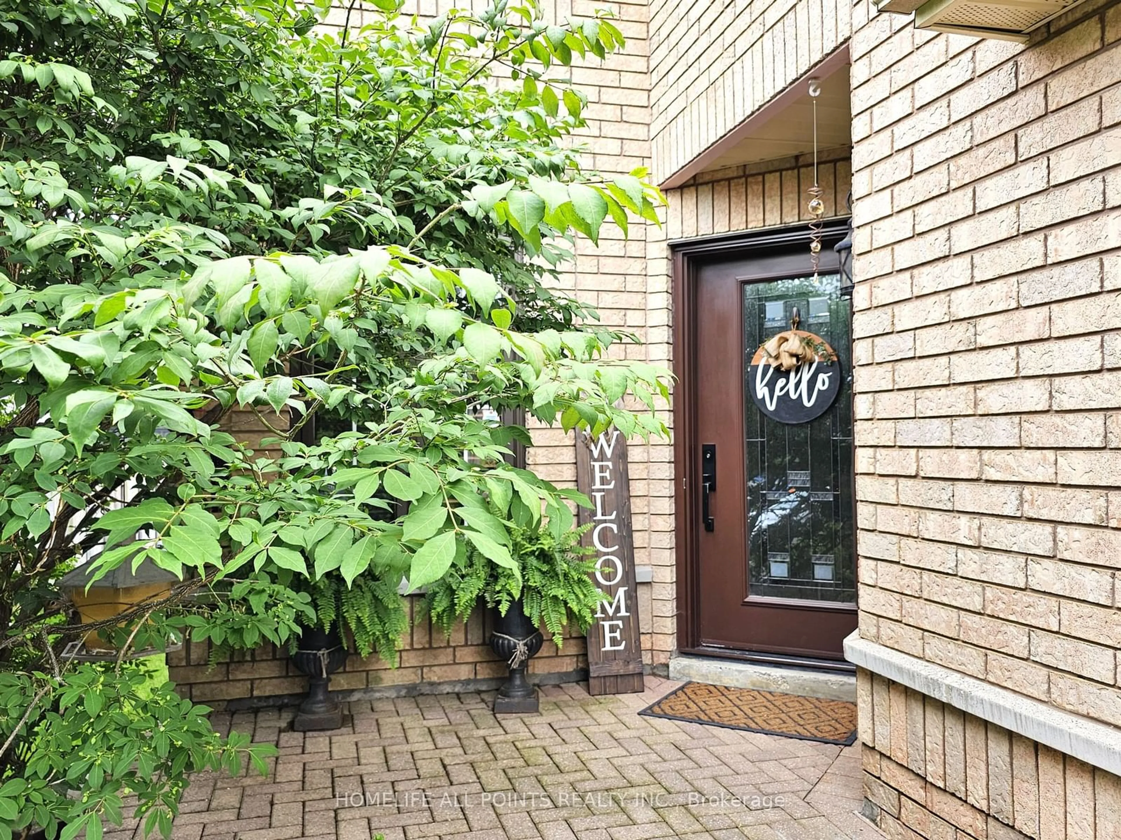 Indoor entryway for 11 Nicholson Dr, Barrie Ontario L4N 8L7