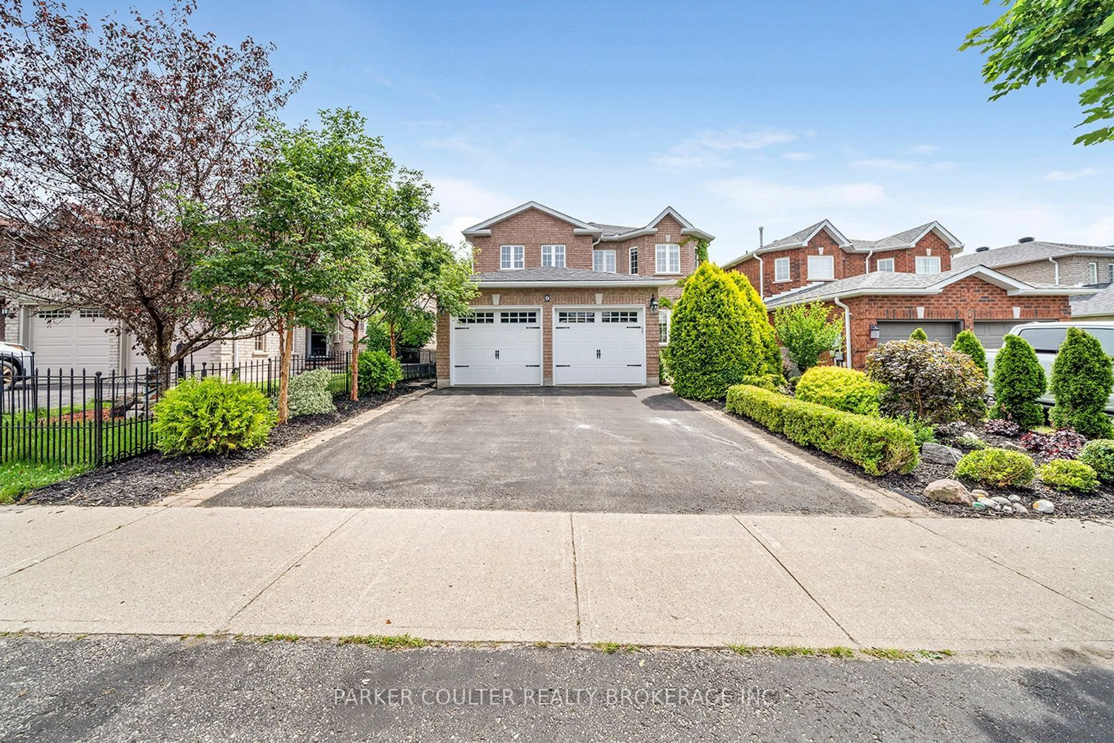 Frontside or backside of a home for 9 Brown Wood Dr, Barrie Ontario L4M 6N4
