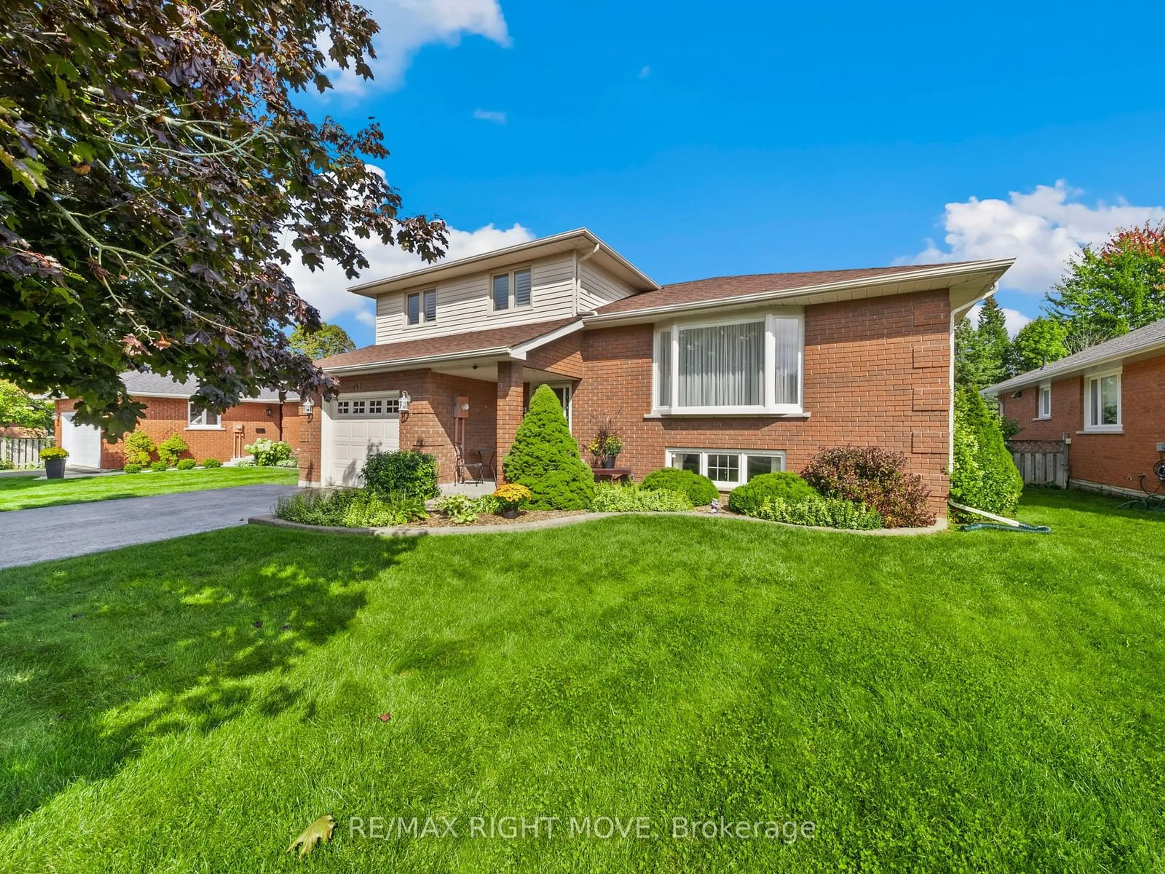 Frontside or backside of a home for 298 Leonard Dr, Orillia Ontario L3V 7G8