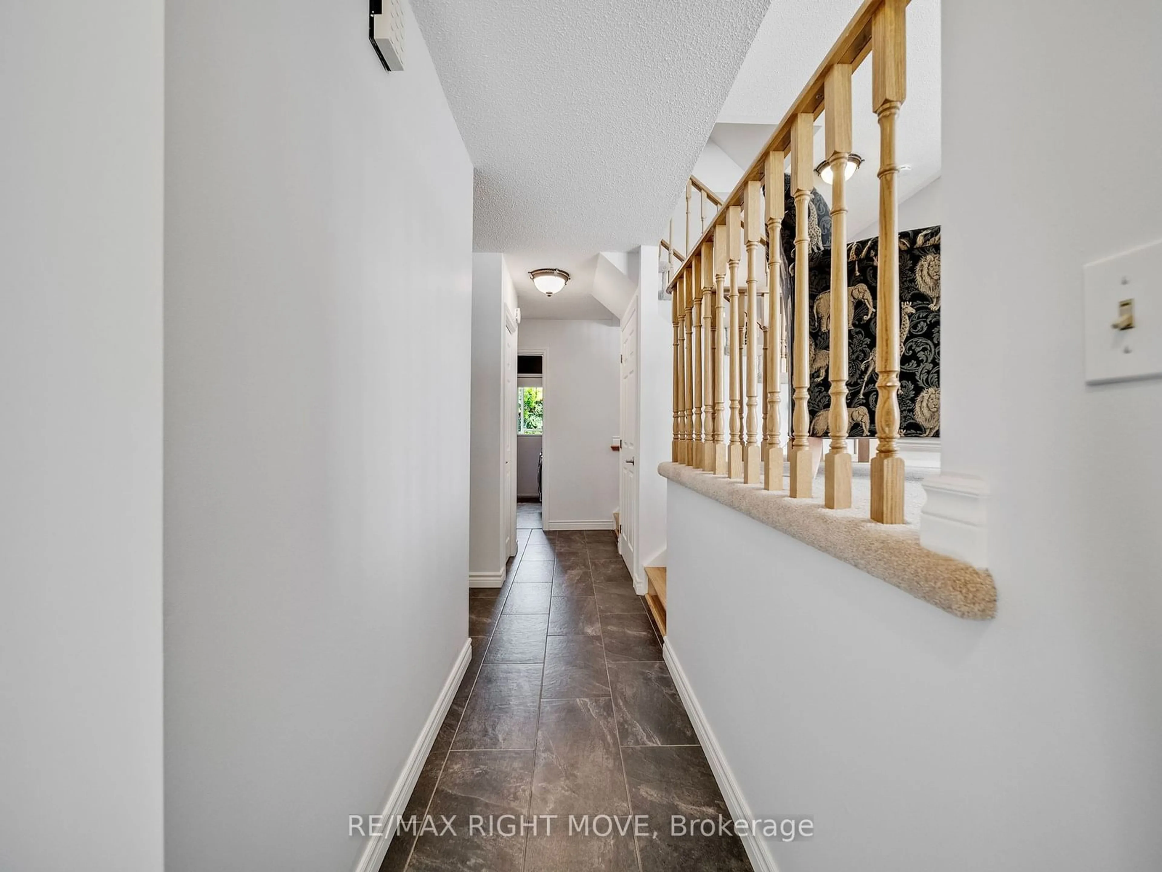 Indoor entryway for 298 Leonard Dr, Orillia Ontario L3V 7G8