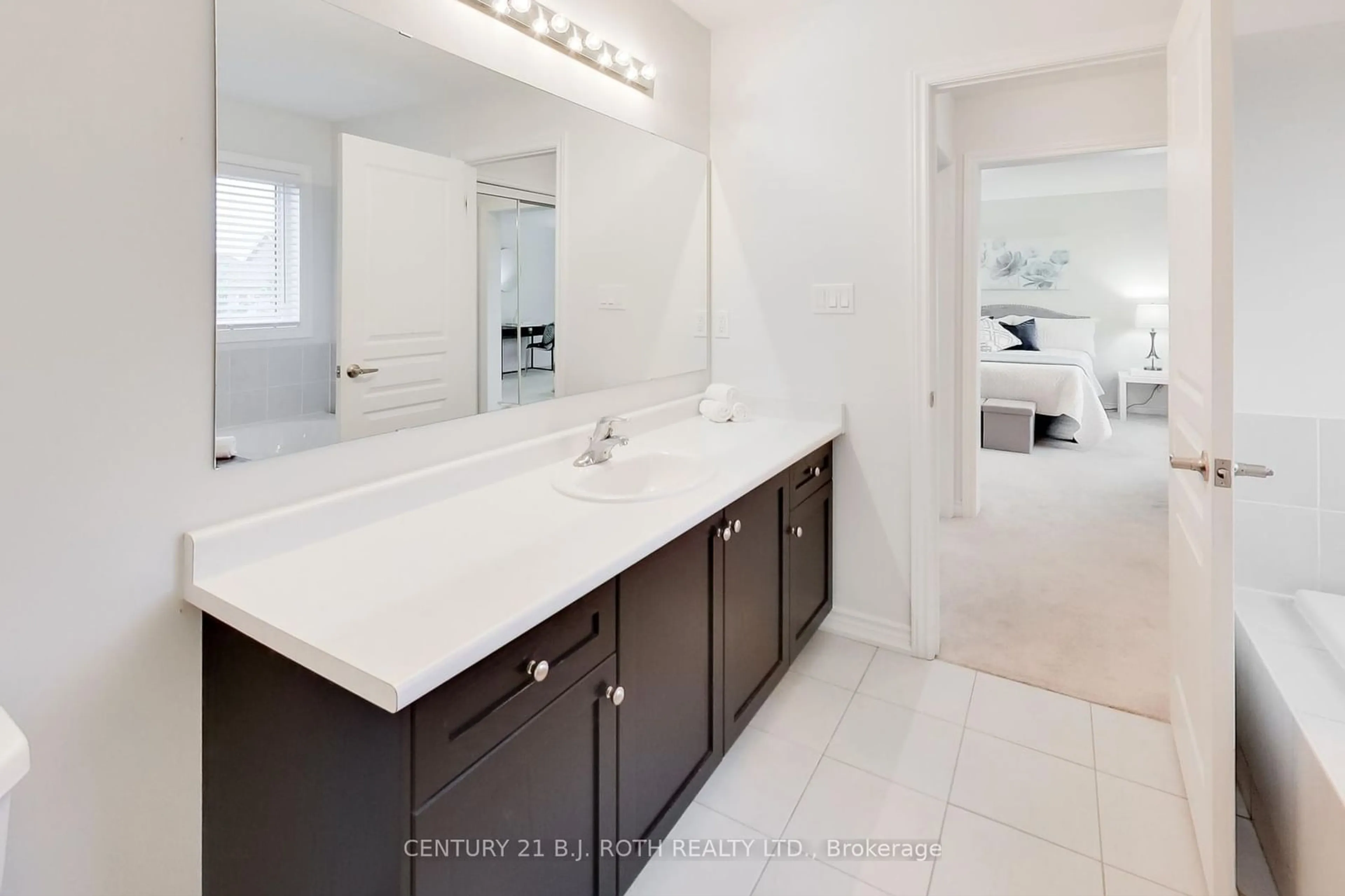 Contemporary bathroom for 17 Oliver's Mill Rd, Springwater Ontario L9X 0S6