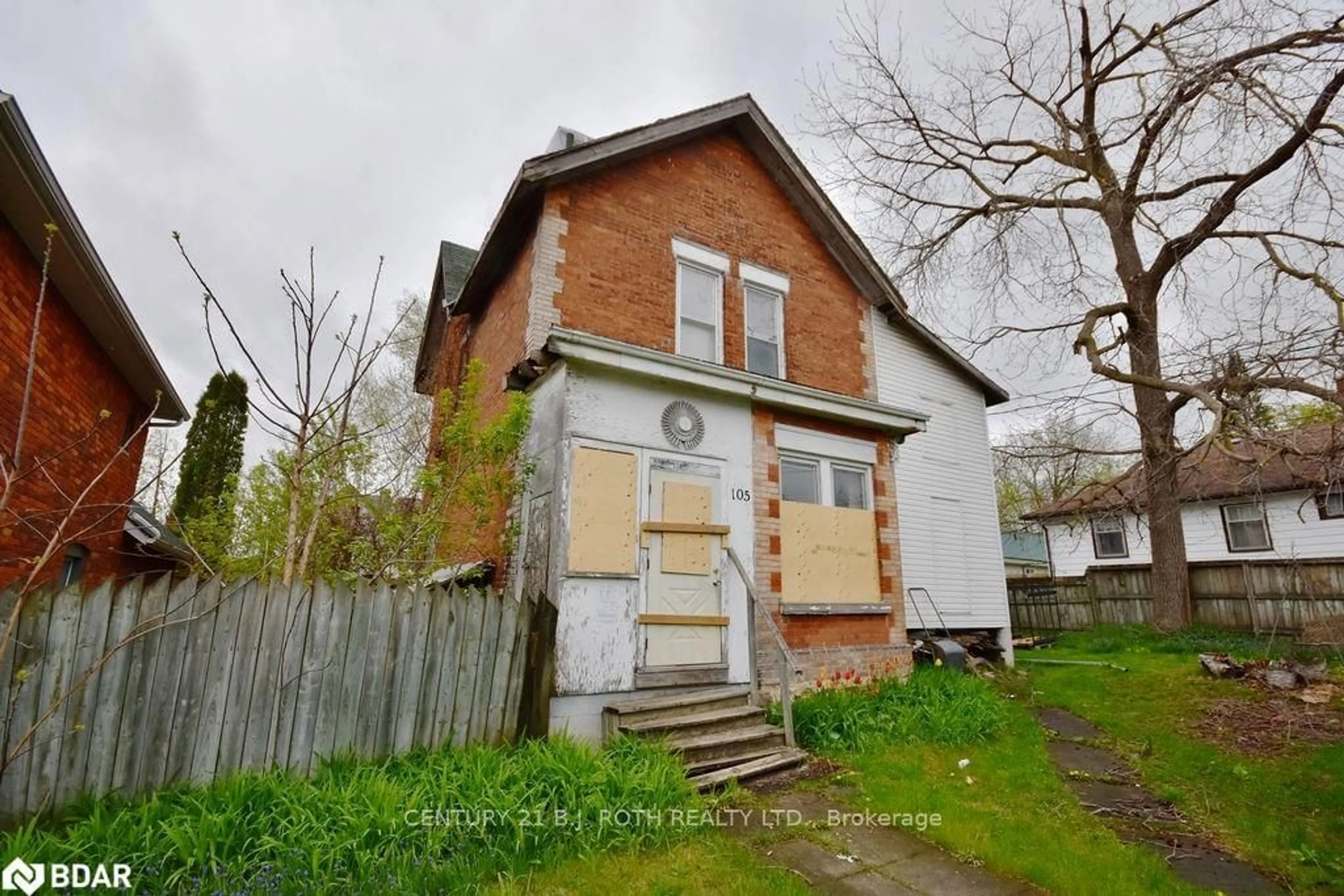 Frontside or backside of a home for 105 MATCHEDASH St, Orillia Ontario L3V 4W9