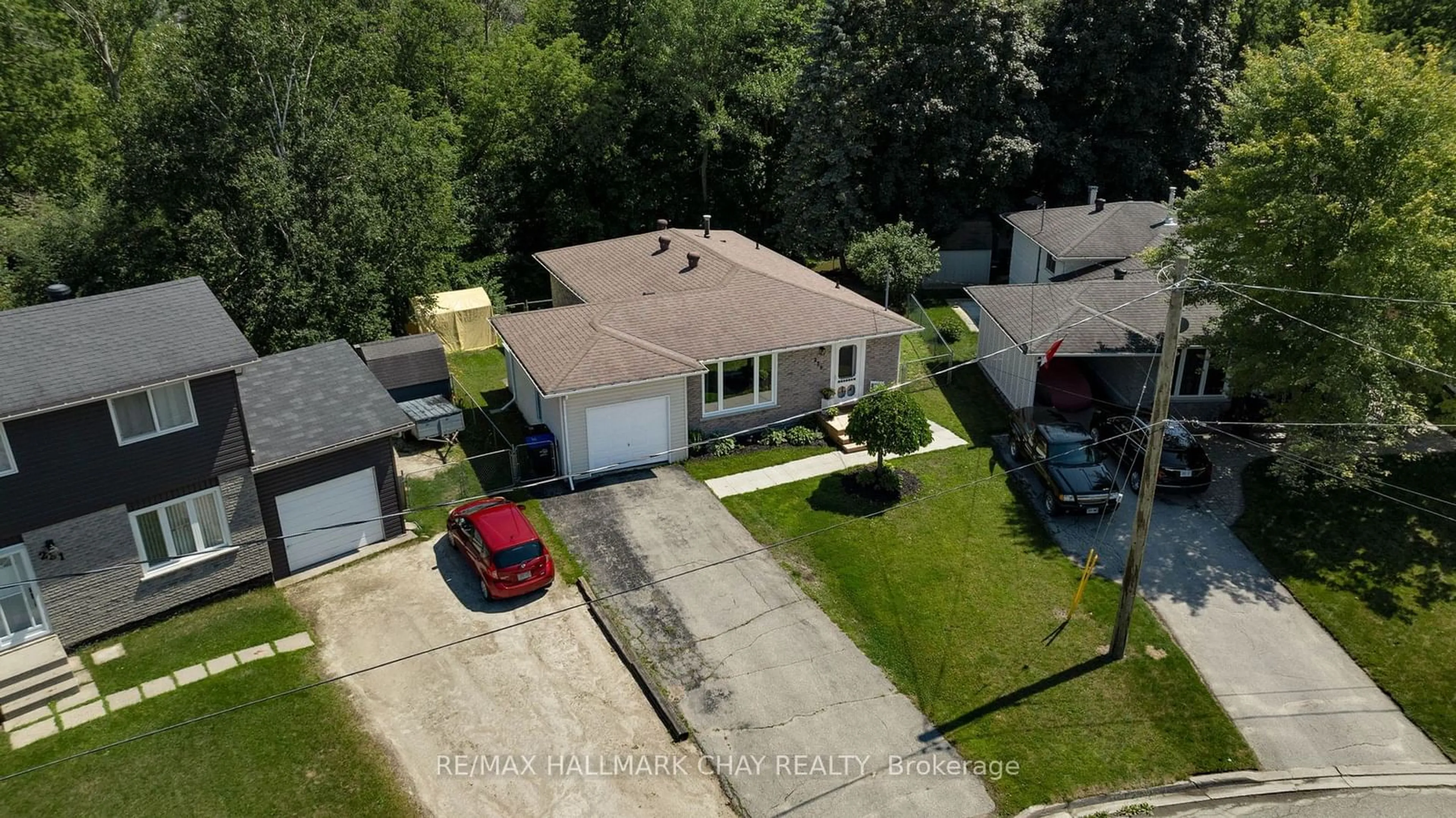 Frontside or backside of a home for 229 Eric St, Clearview Ontario L0M 1S0