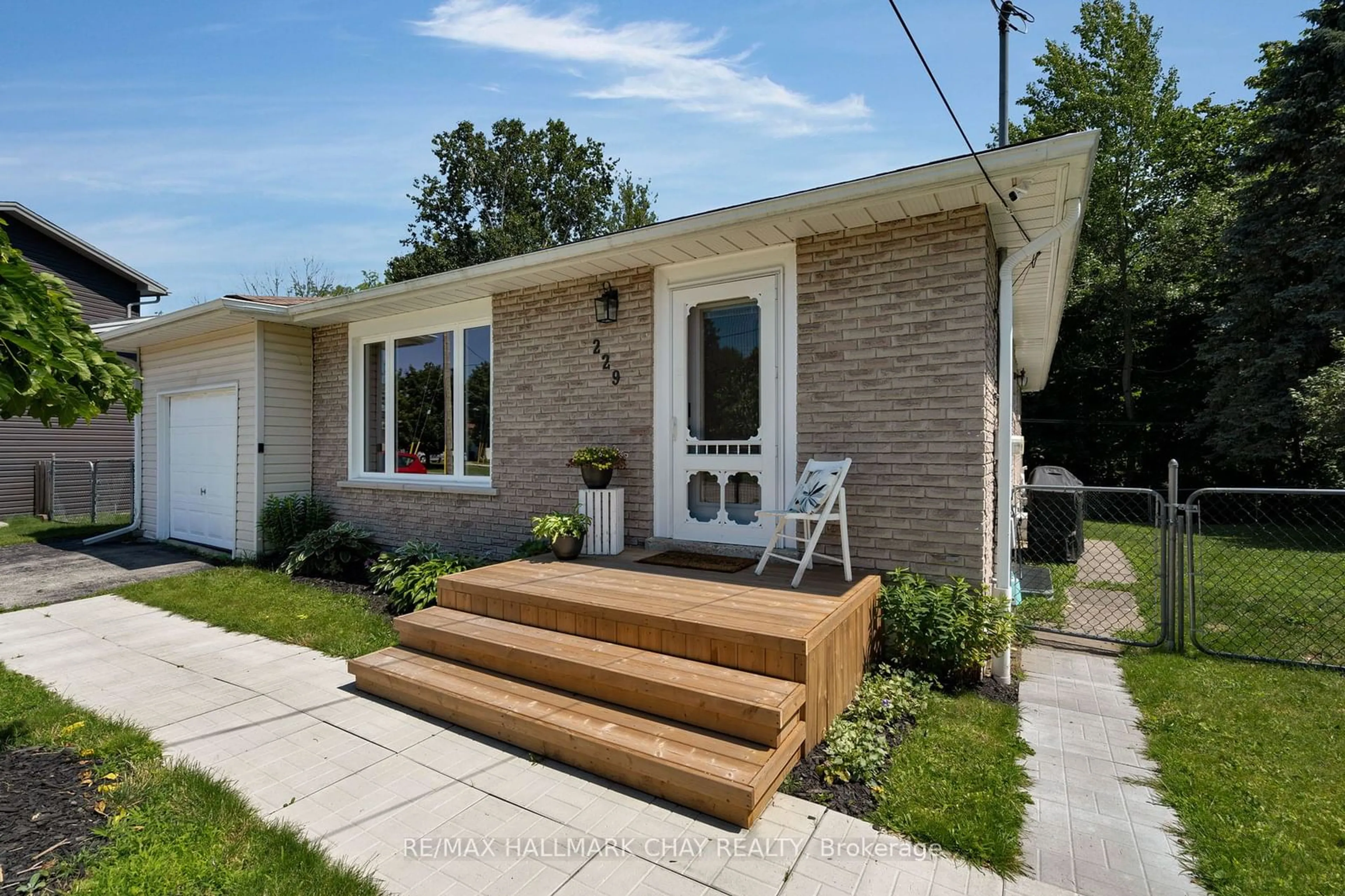 Frontside or backside of a home for 229 Eric St, Clearview Ontario L0M 1S0